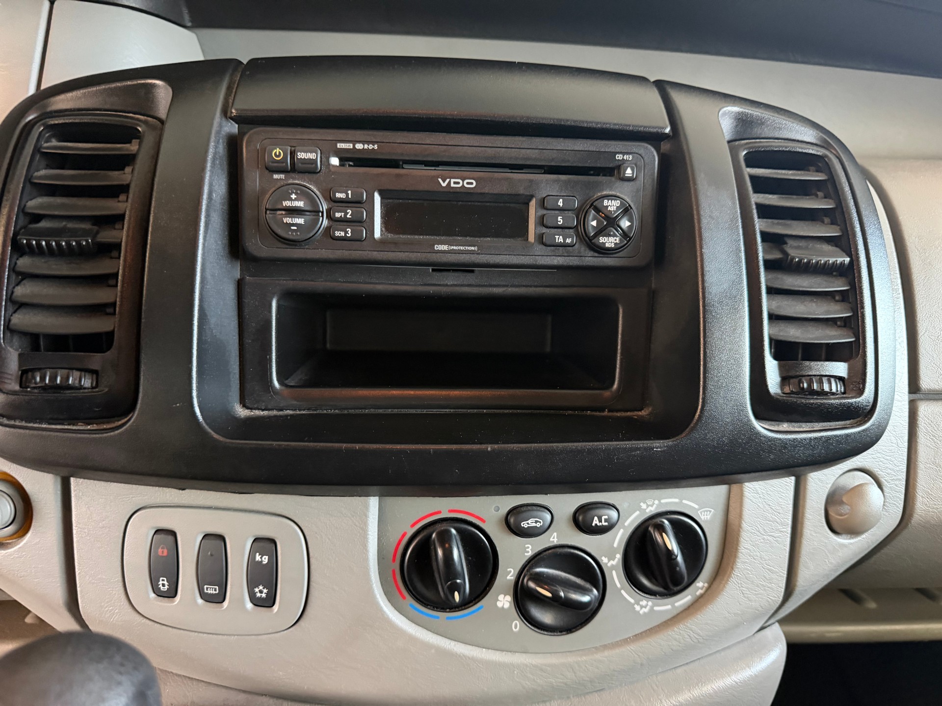 OPEL Vivaro 2.5 CDTI 2.7t L1H1 | Ab MFK 02.2024 | Zahnriemen ers. | Klima | 9-Plätzer-image-15