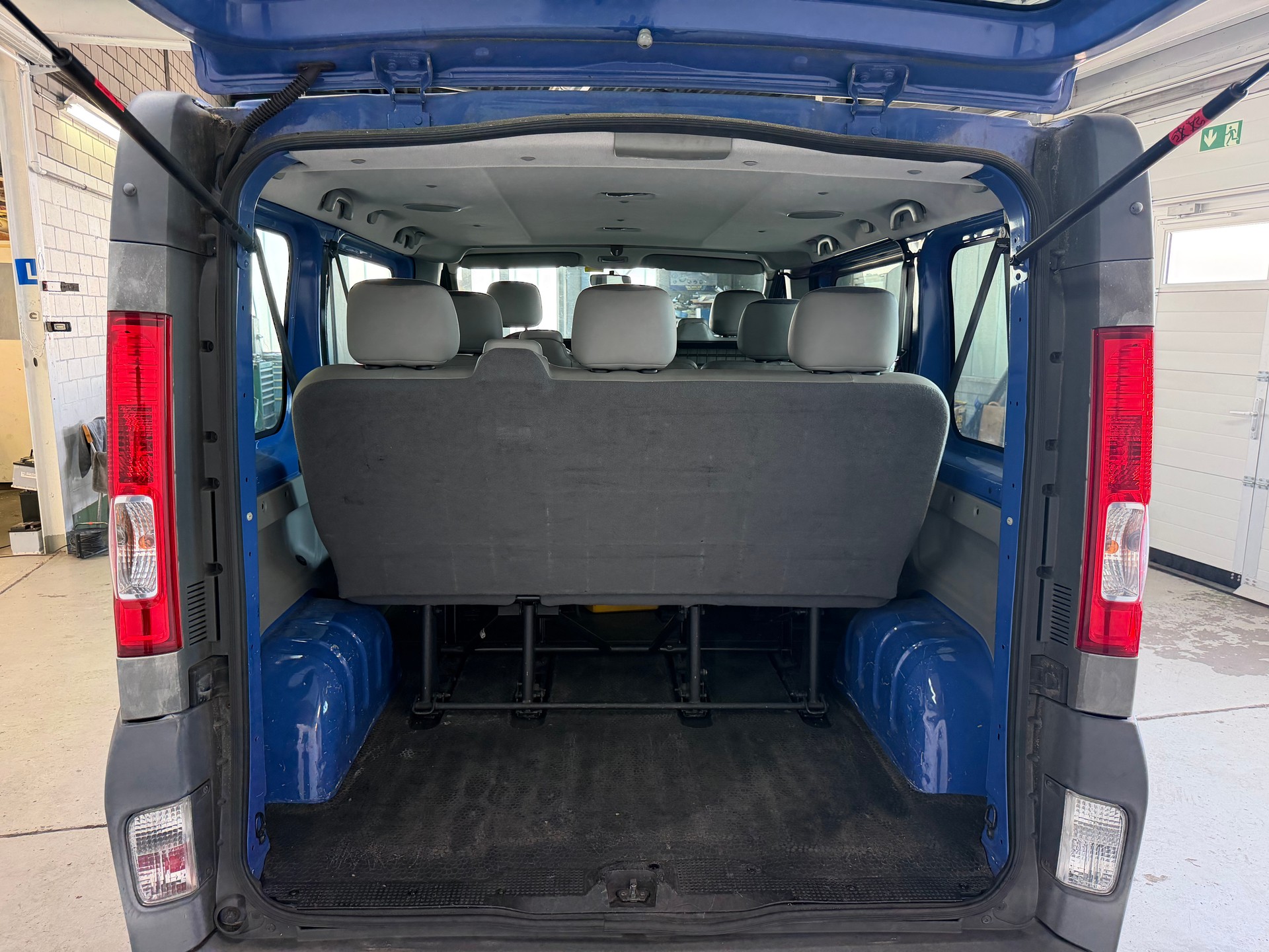 OPEL Vivaro 2.5 CDTI 2.7t L1H1 | Ab MFK 02.2024 | Zahnriemen ers. | Klima | 9-Plätzer-image-8