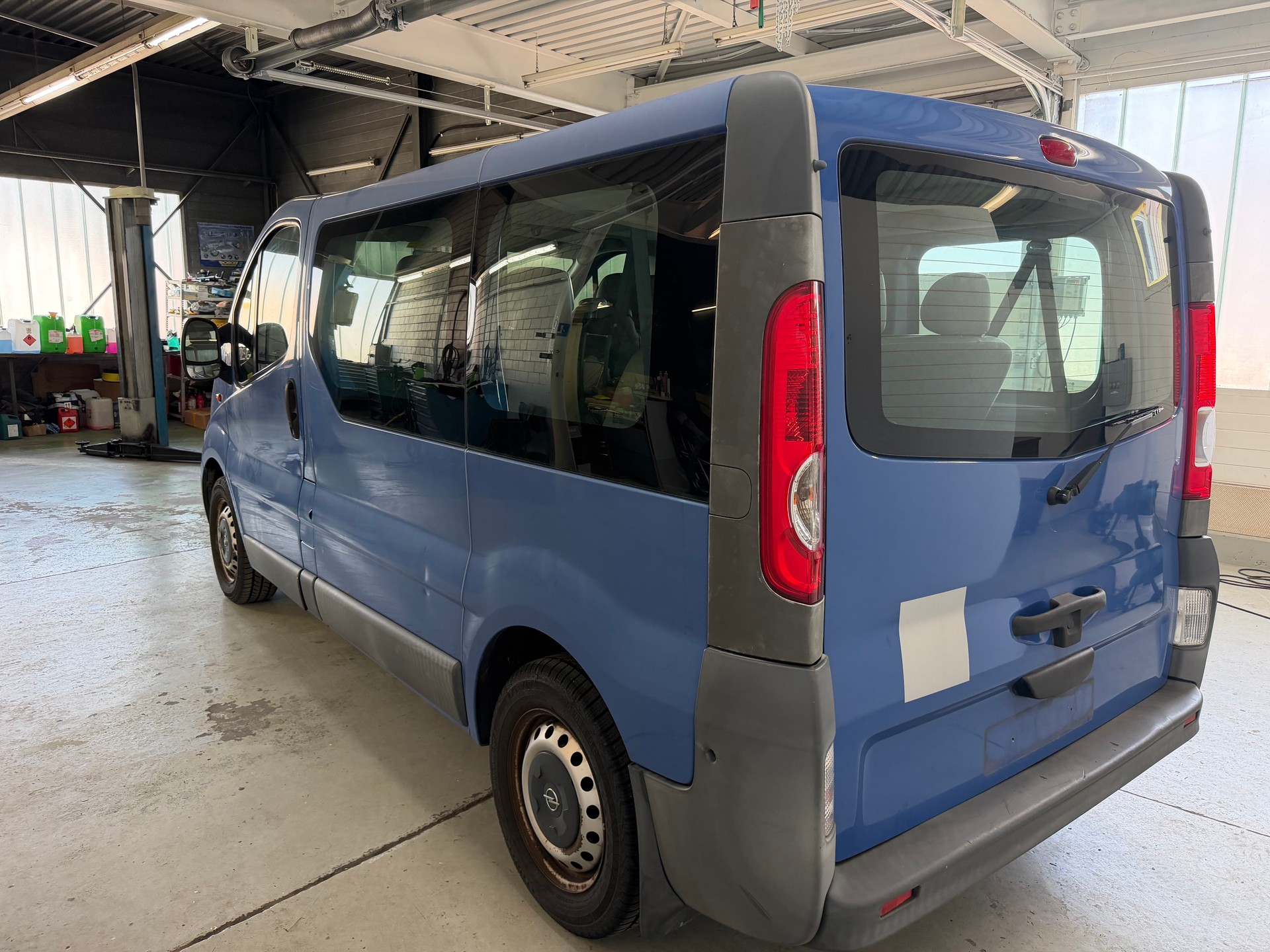 OPEL Vivaro 2.5 CDTI 2.7t L1H1 | Ab MFK 02.2024 | Zahnriemen ers. | Klima | 9-Plätzer-image-4