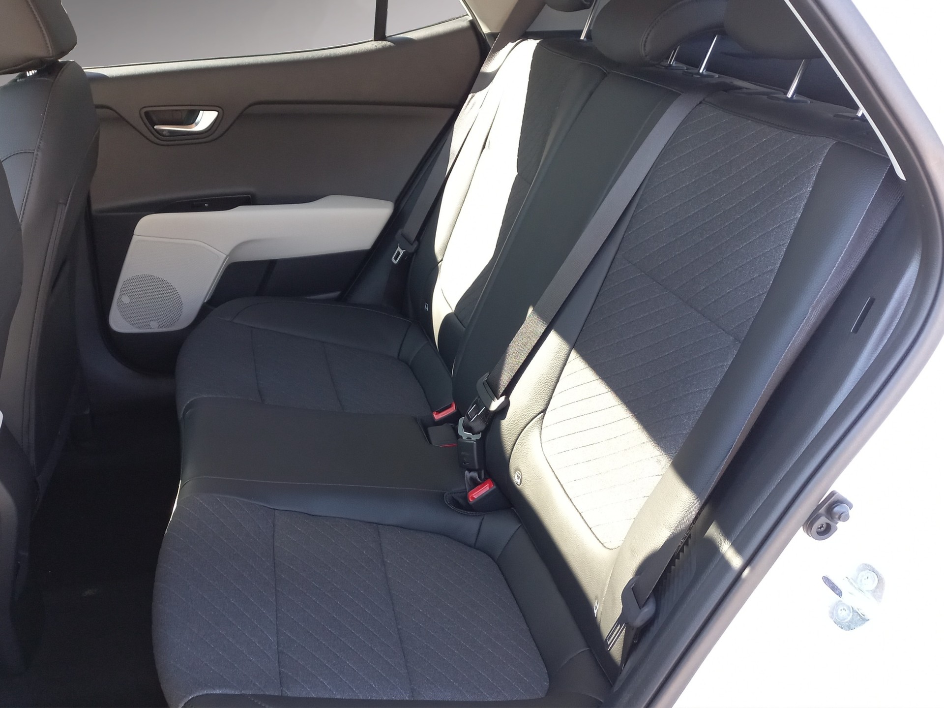 KIA Stonic 1.0 T-GD MHEV GT-Line DCT-image-11