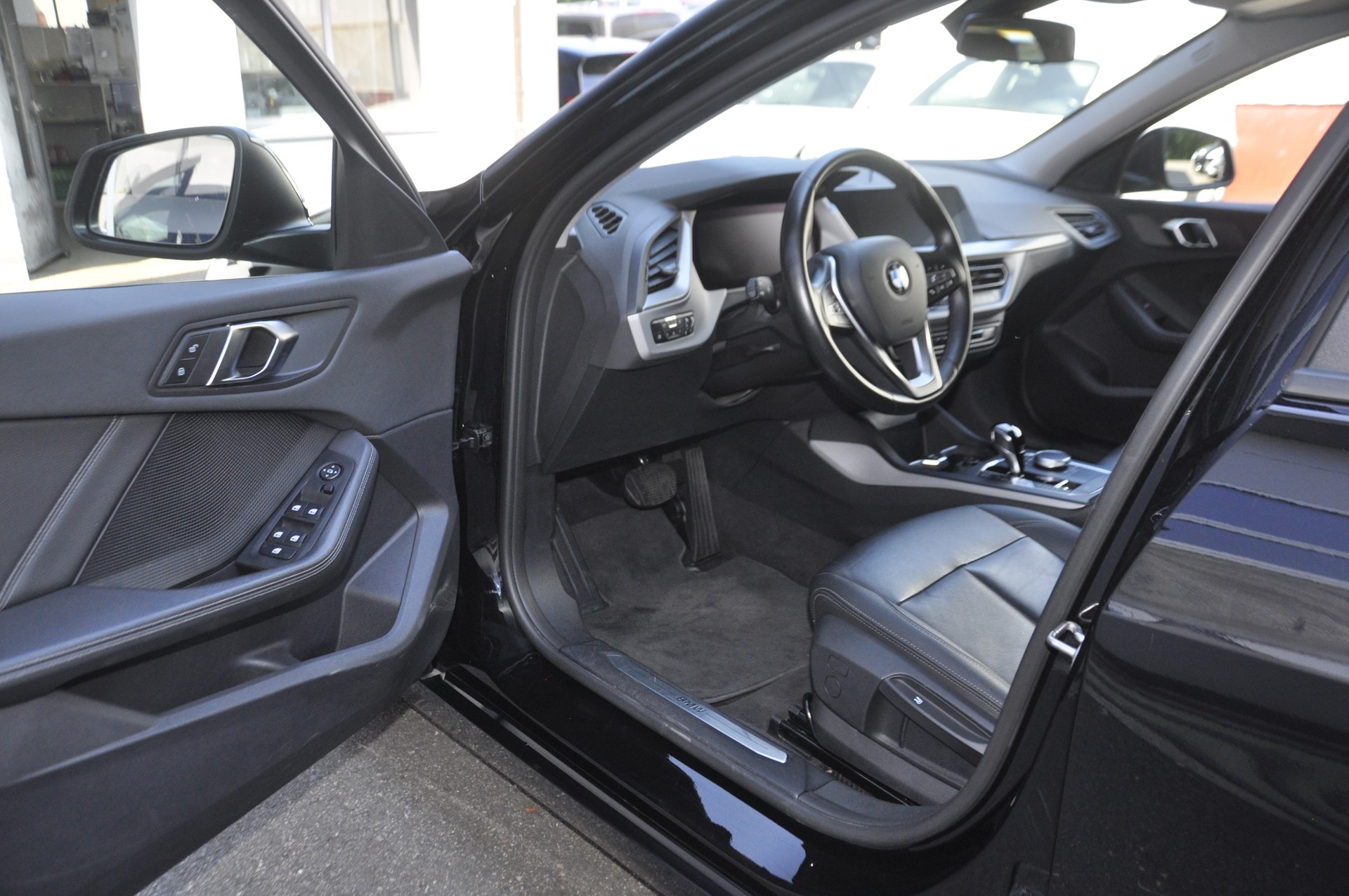 BMW 118i Steptronic-image-3