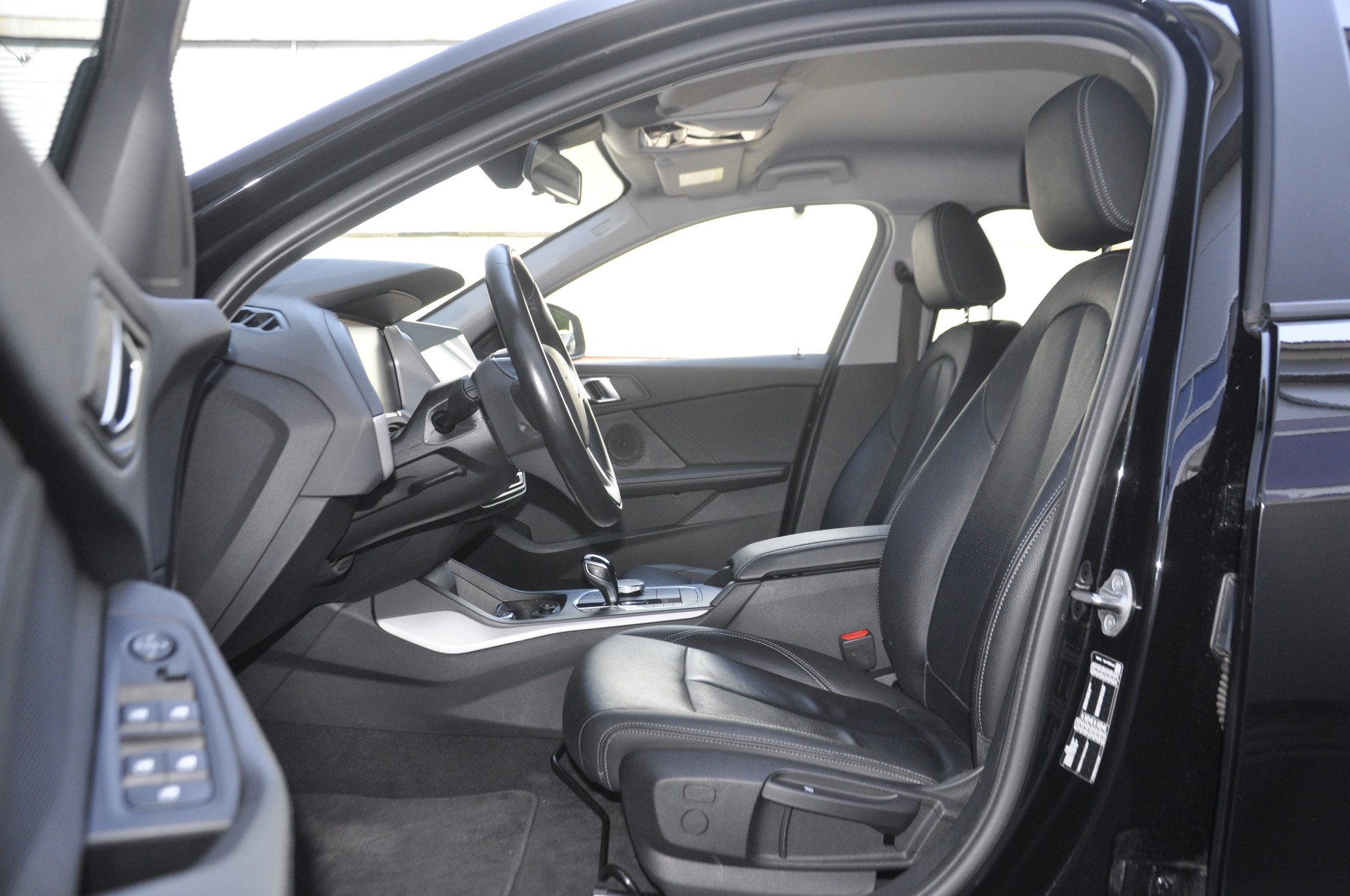 BMW 118i Steptronic-image-4