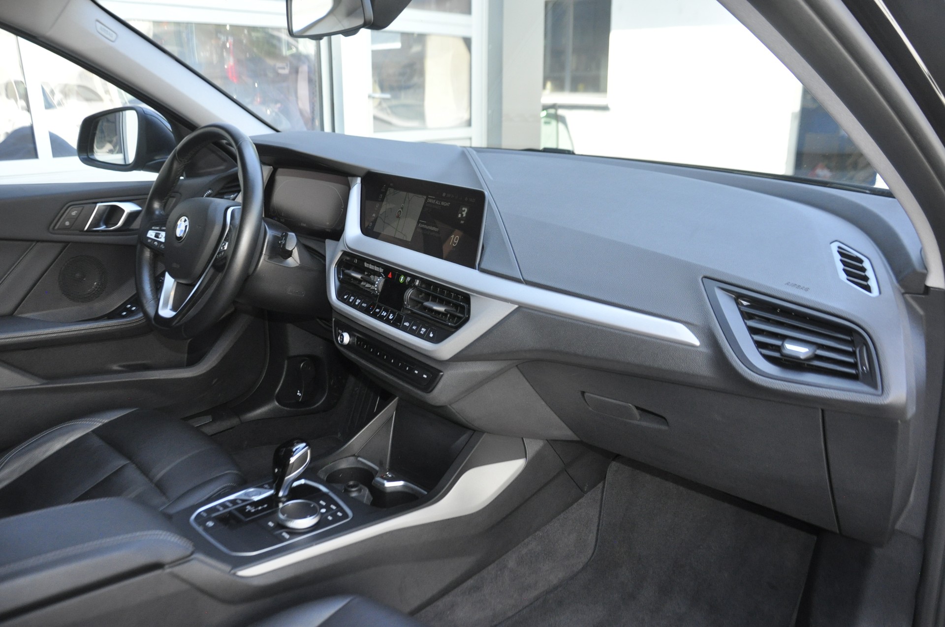 BMW 118i Steptronic-image-7