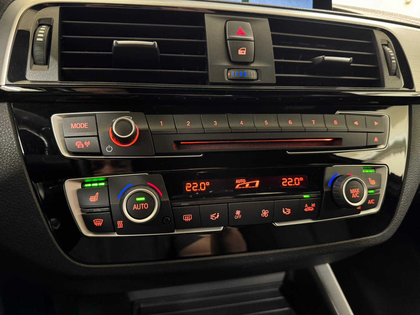 BMW M140i xDrive Steptronic-image-19
