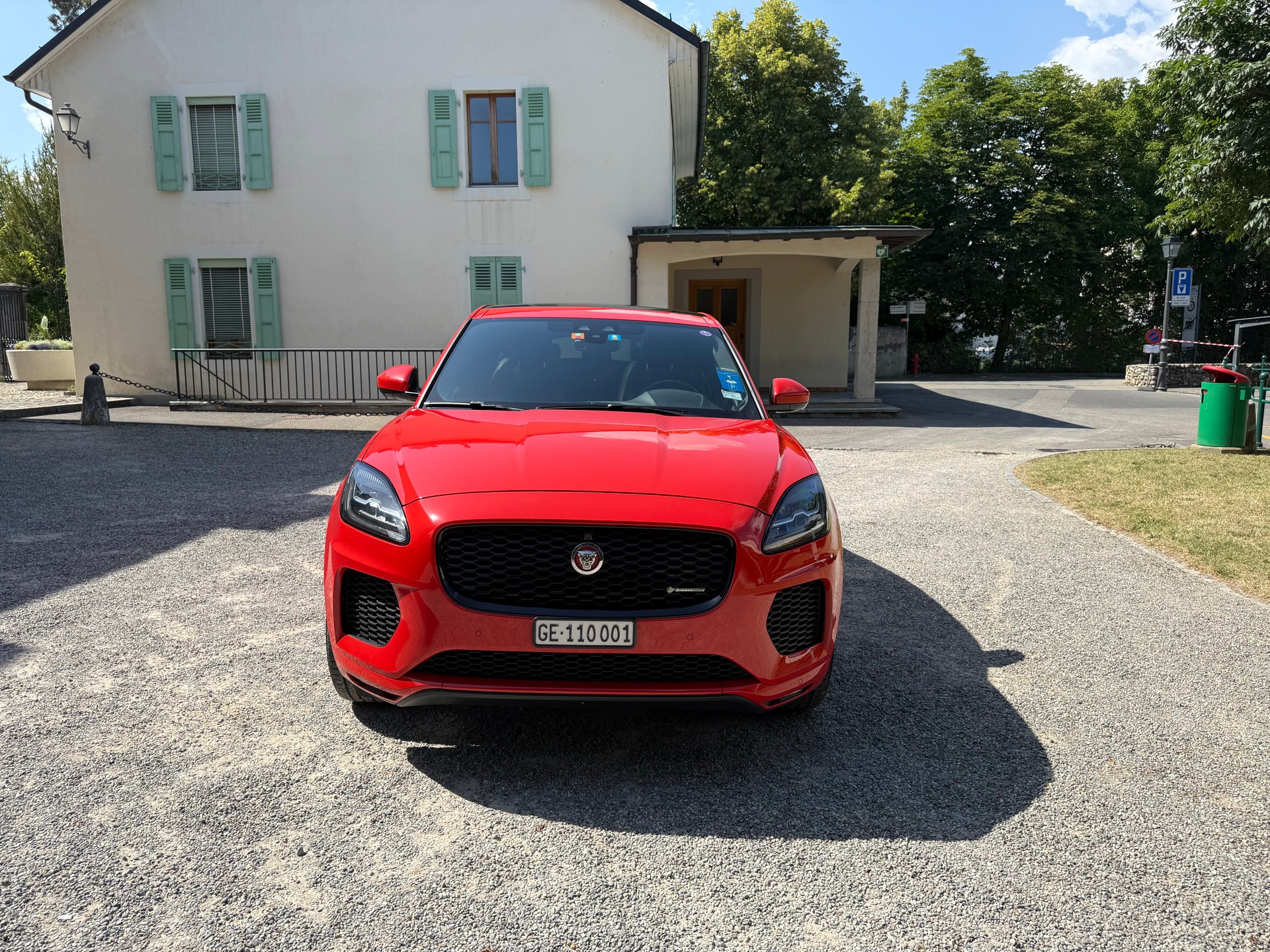 JAGUAR E-Pace 2.0 T 200 Chequered Flag AWD-image-0