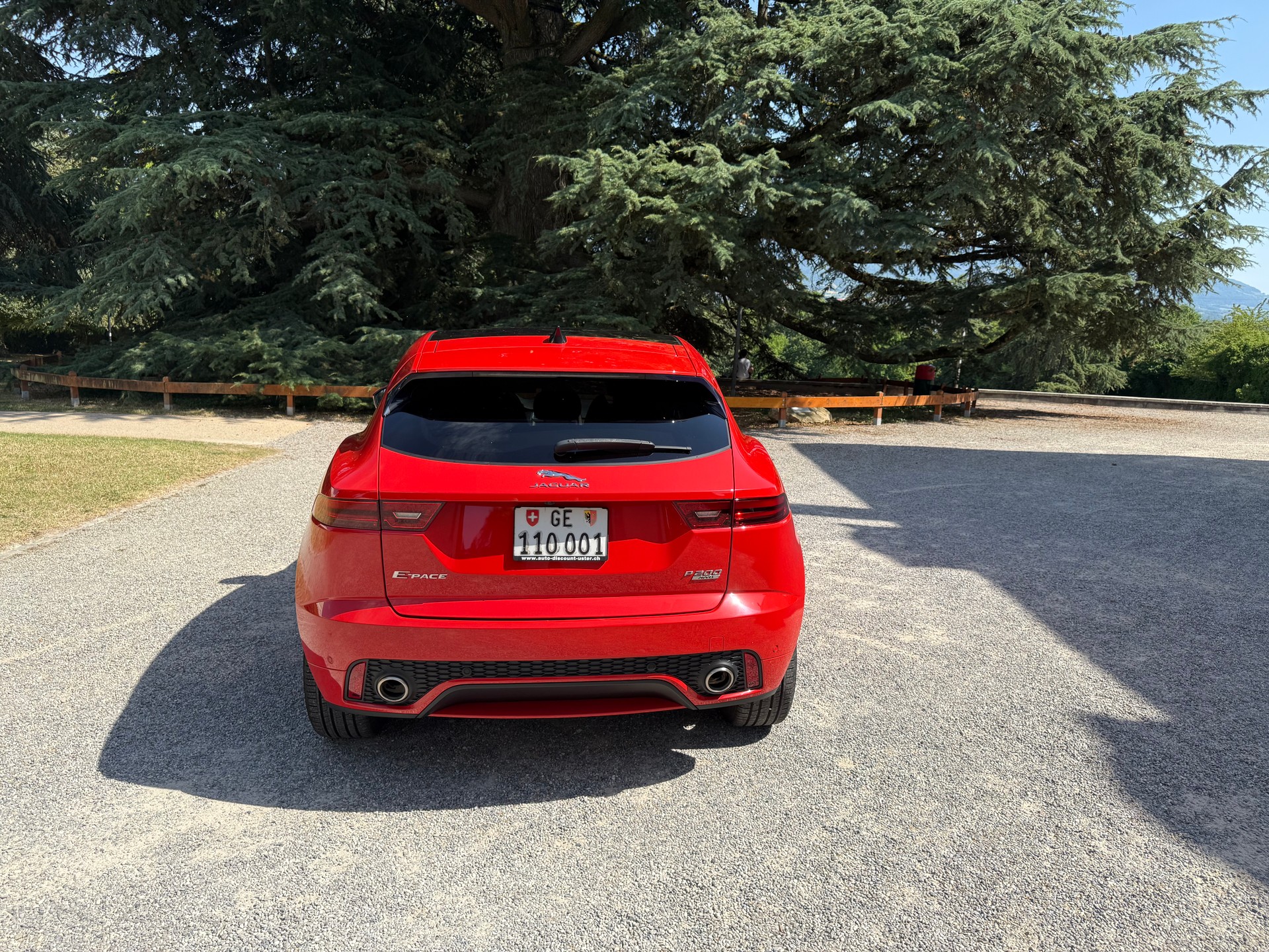 JAGUAR E-Pace 2.0 T 200 Chequered Flag AWD-image-2
