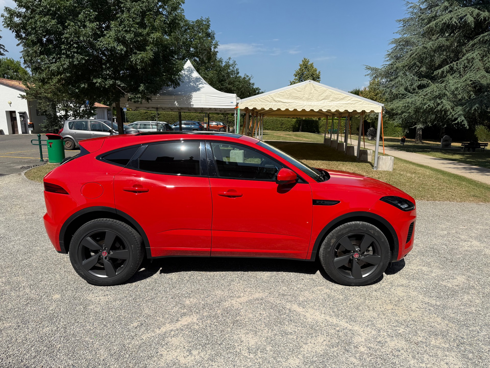 JAGUAR E-Pace 2.0 T 200 Chequered Flag AWD-image-1