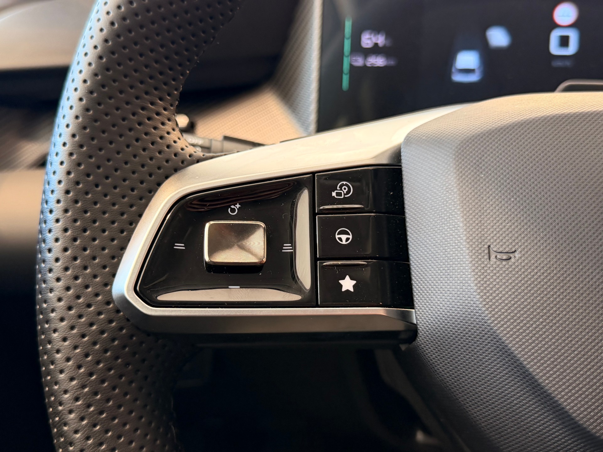 MG 4 EV 64kWh Premium-image-28
