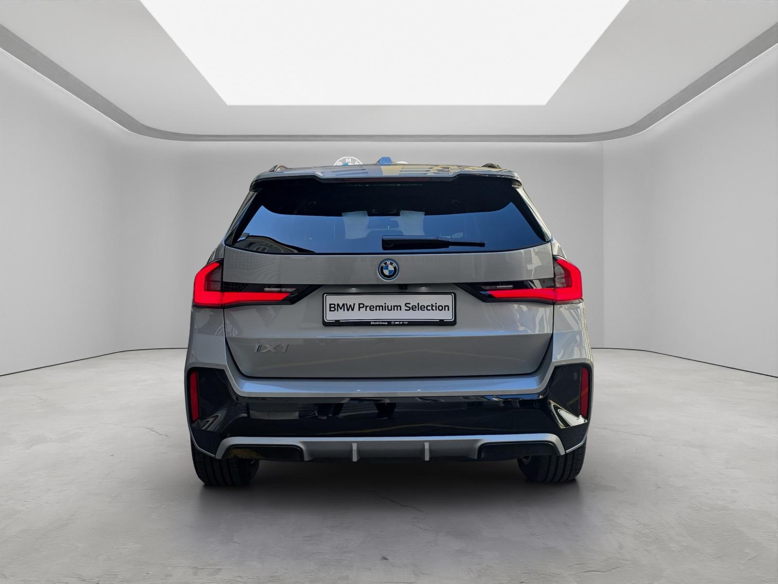 BMW iX1 30 xDrive M-Sport Paket-image-4