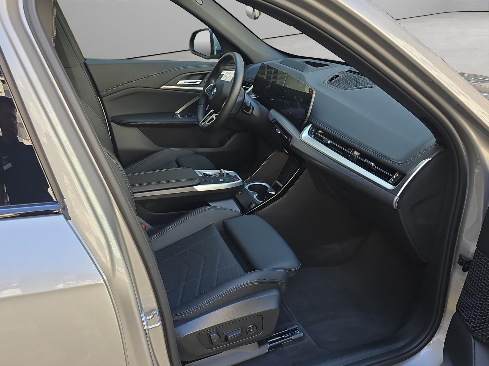 BMW iX1 30 xDrive M-Sport Paket-image-17