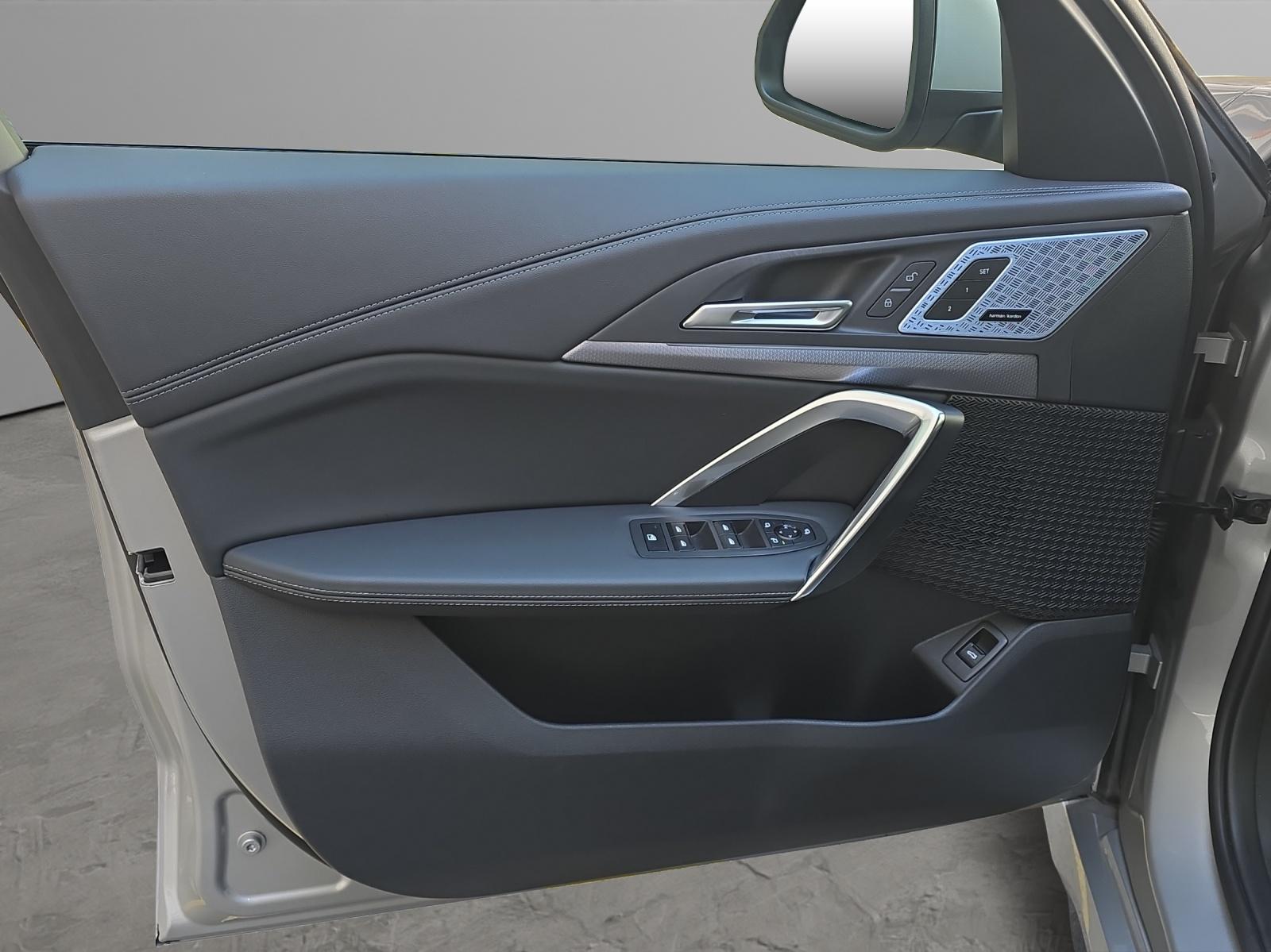 BMW iX1 30 xDrive M-Sport Paket-image-9