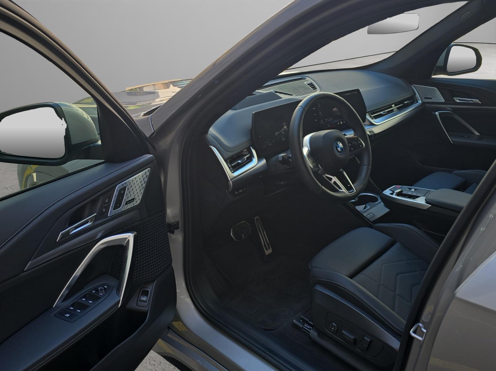 BMW iX1 30 xDrive M-Sport Paket-image-10