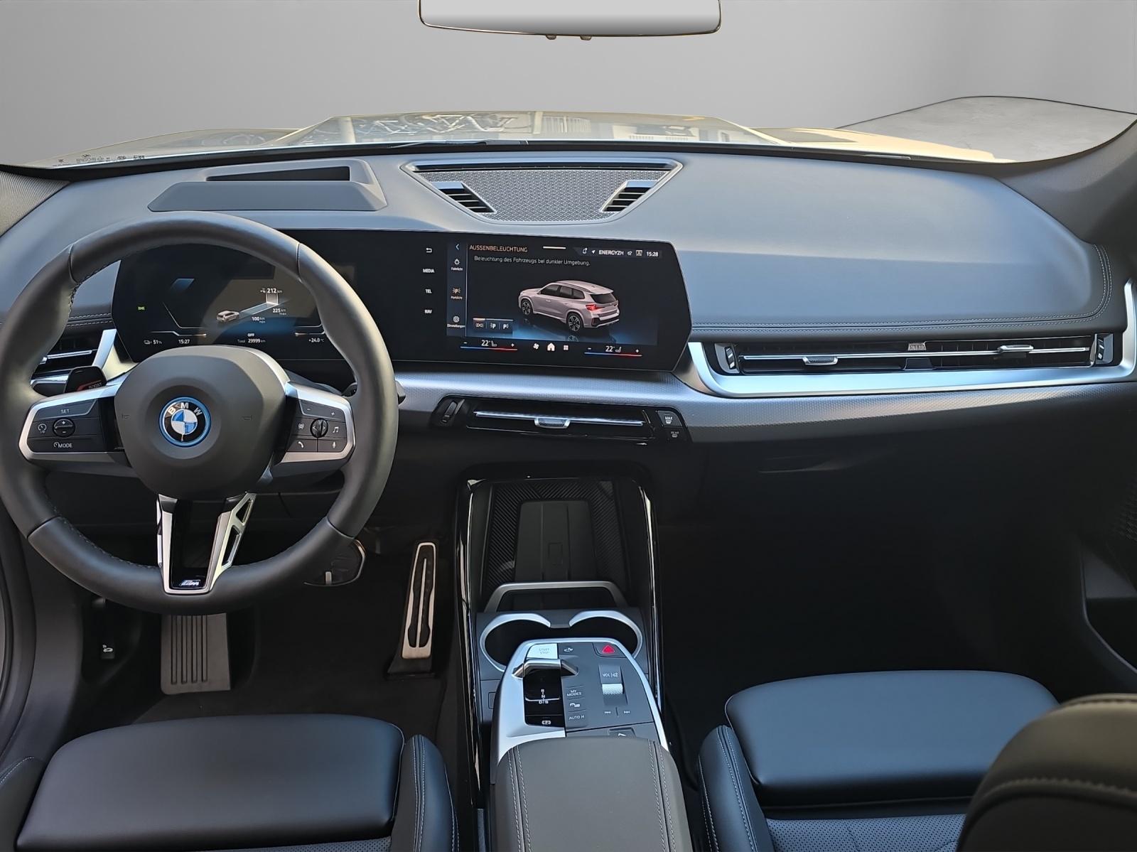 BMW iX1 30 xDrive M-Sport Paket-image-12
