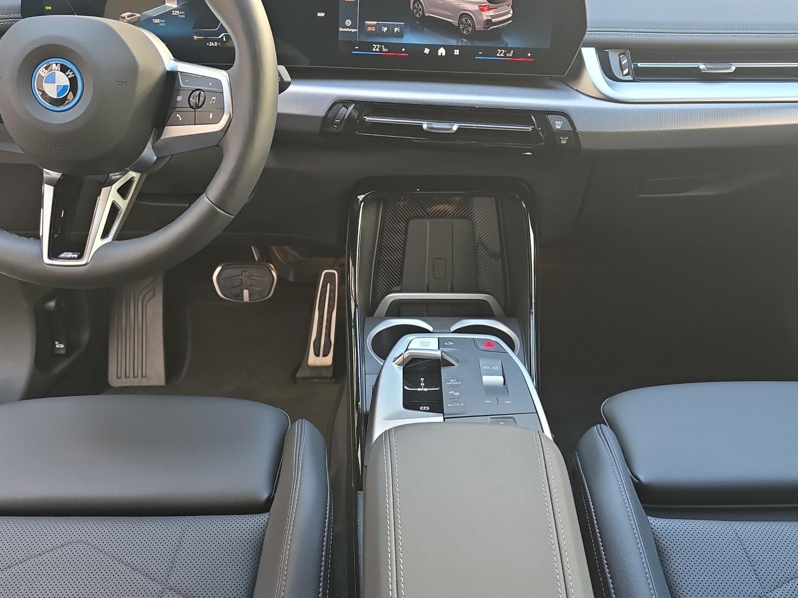 BMW iX1 30 xDrive M-Sport Paket-image-14