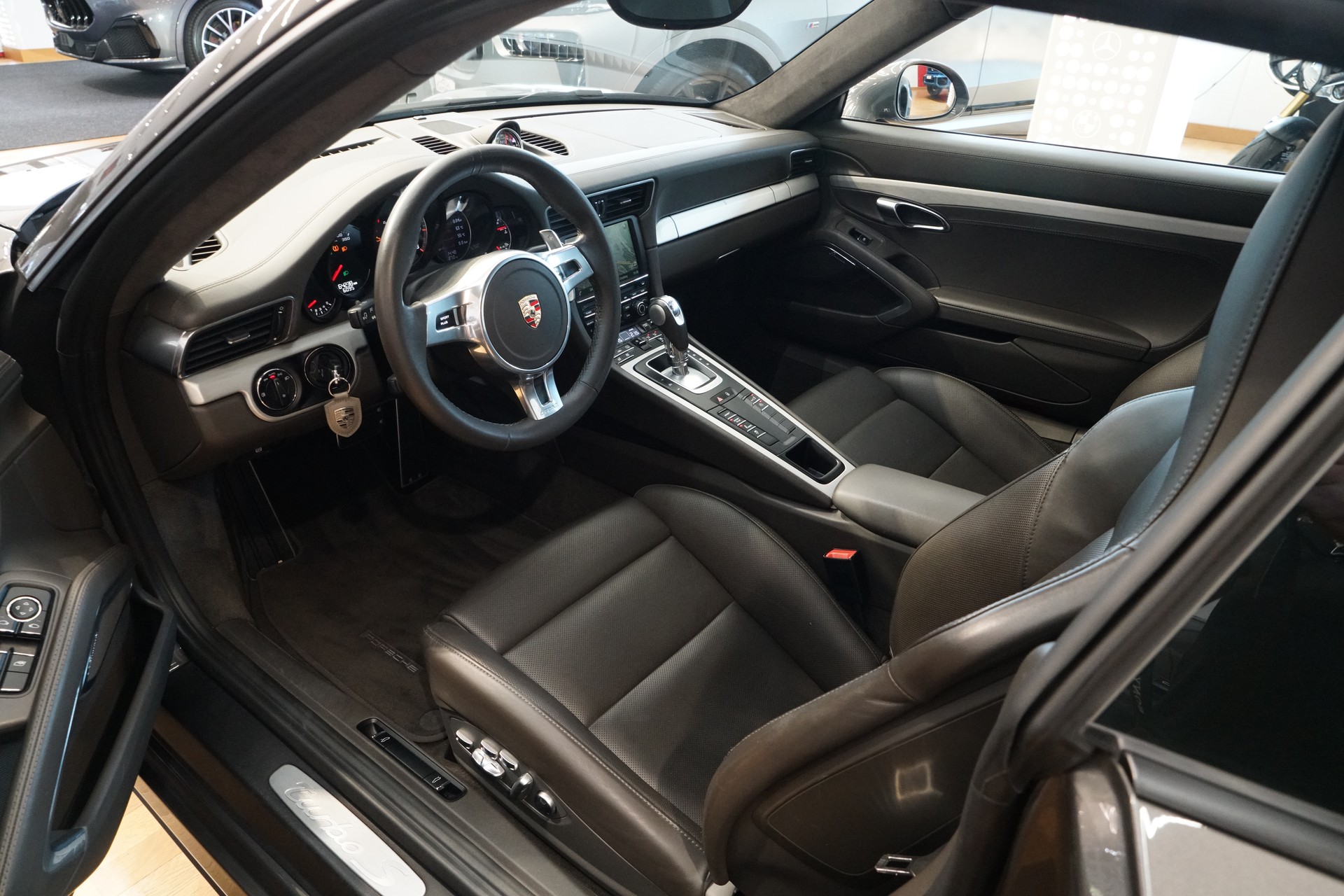 PORSCHE 911 Turbo S PDK Porsche Approved-image-13