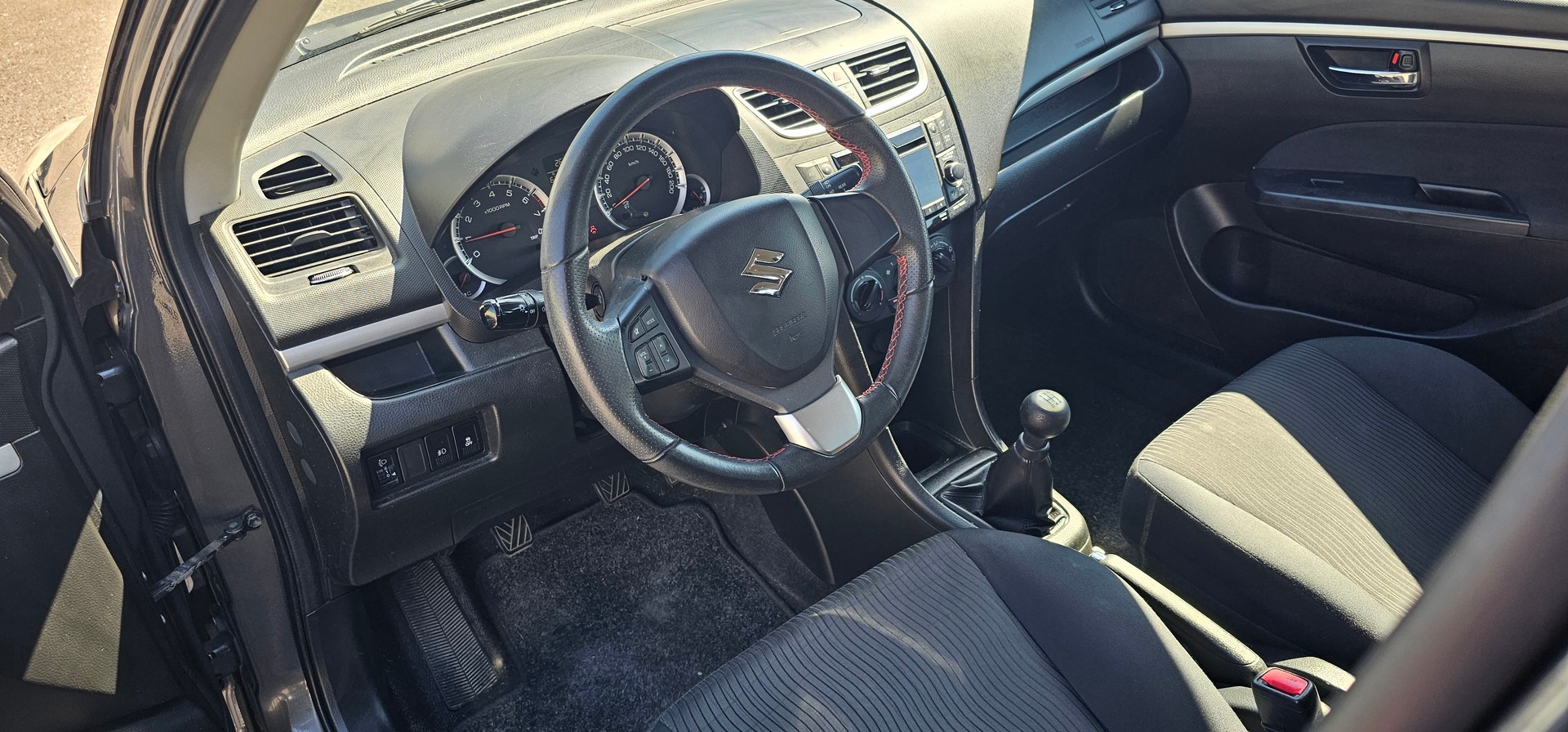 SUZUKI Swift 1.2i 16V GL 4x4-image-4