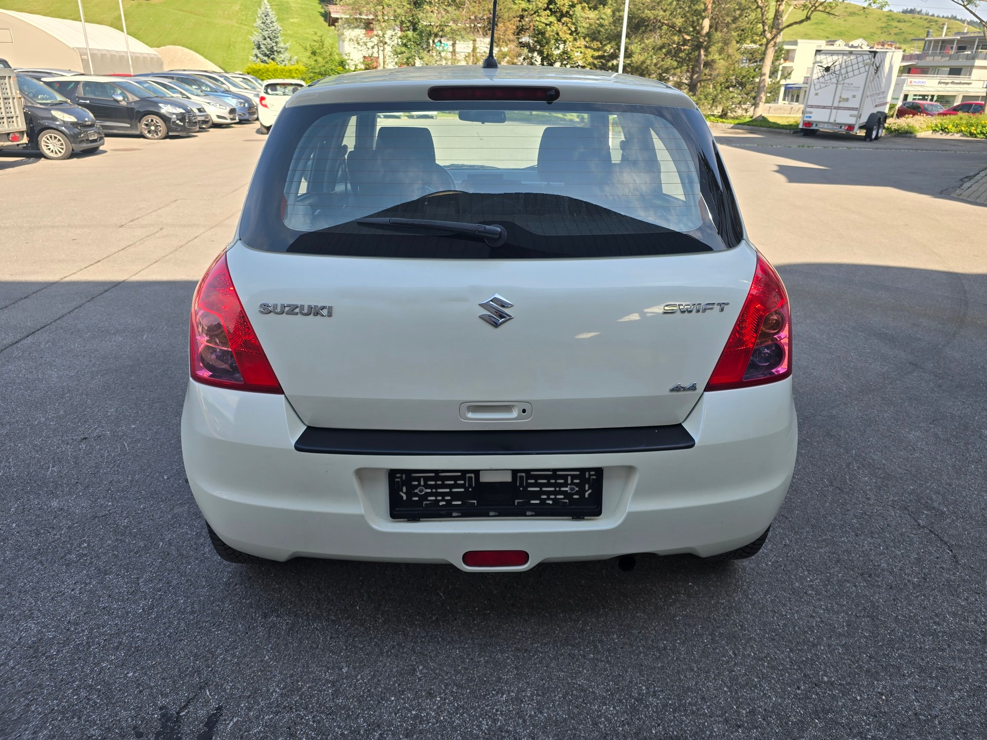 SUZUKI Swift 1.3i 16V GL Top 4x4-image-3