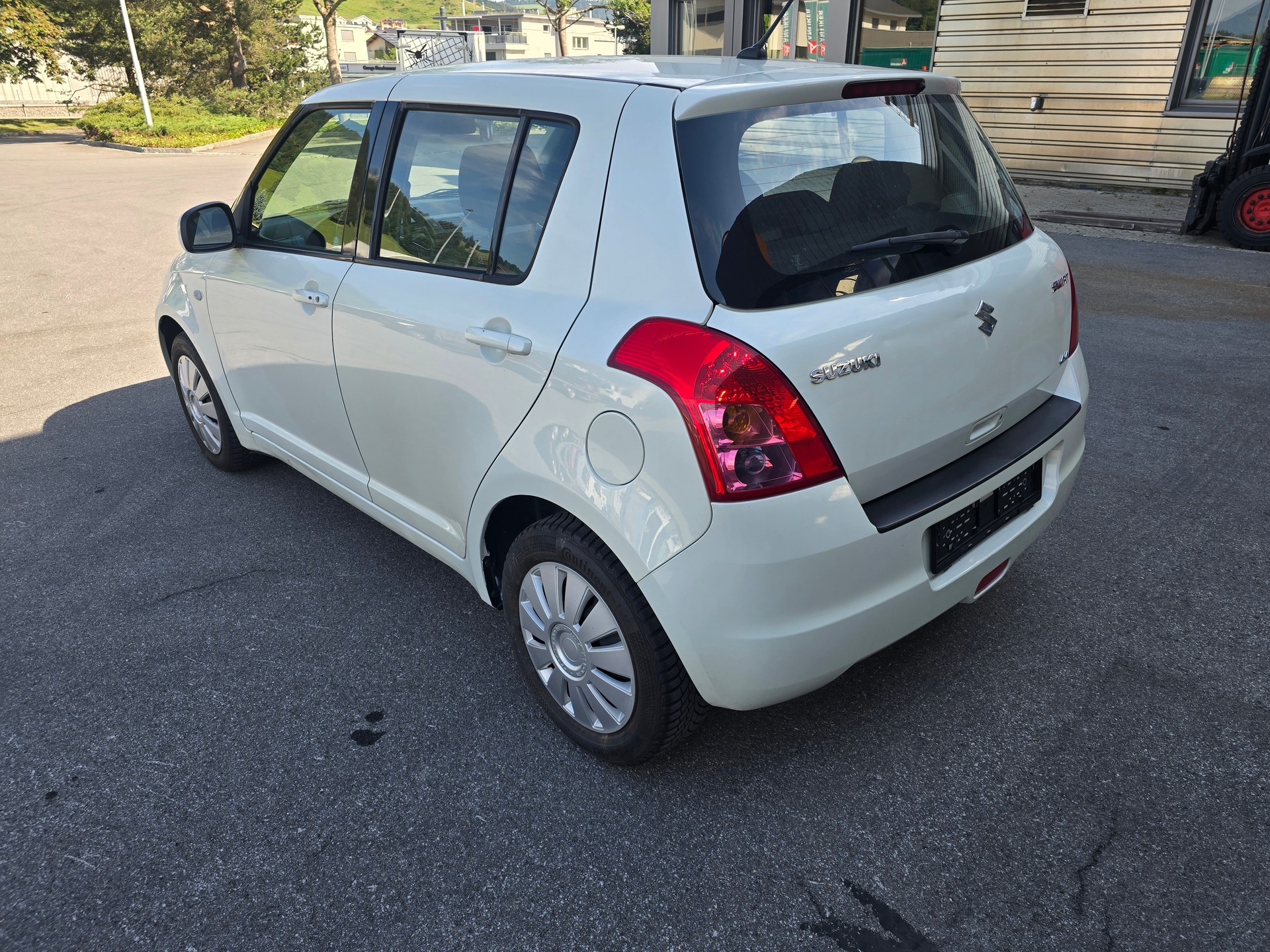 SUZUKI Swift 1.3i 16V GL Top 4x4-image-4