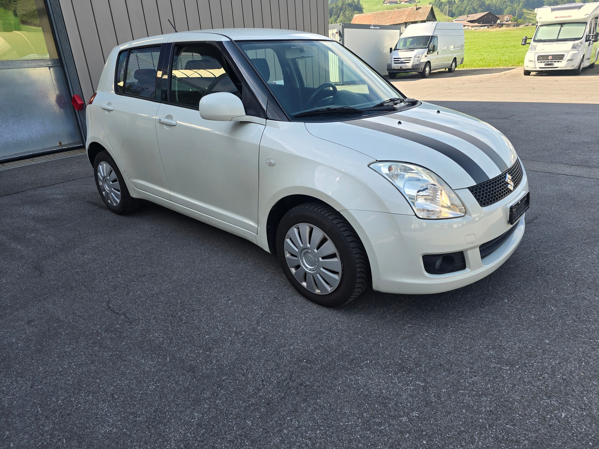 SUZUKI Swift 1.3i 16V GL Top 4x4-image-1