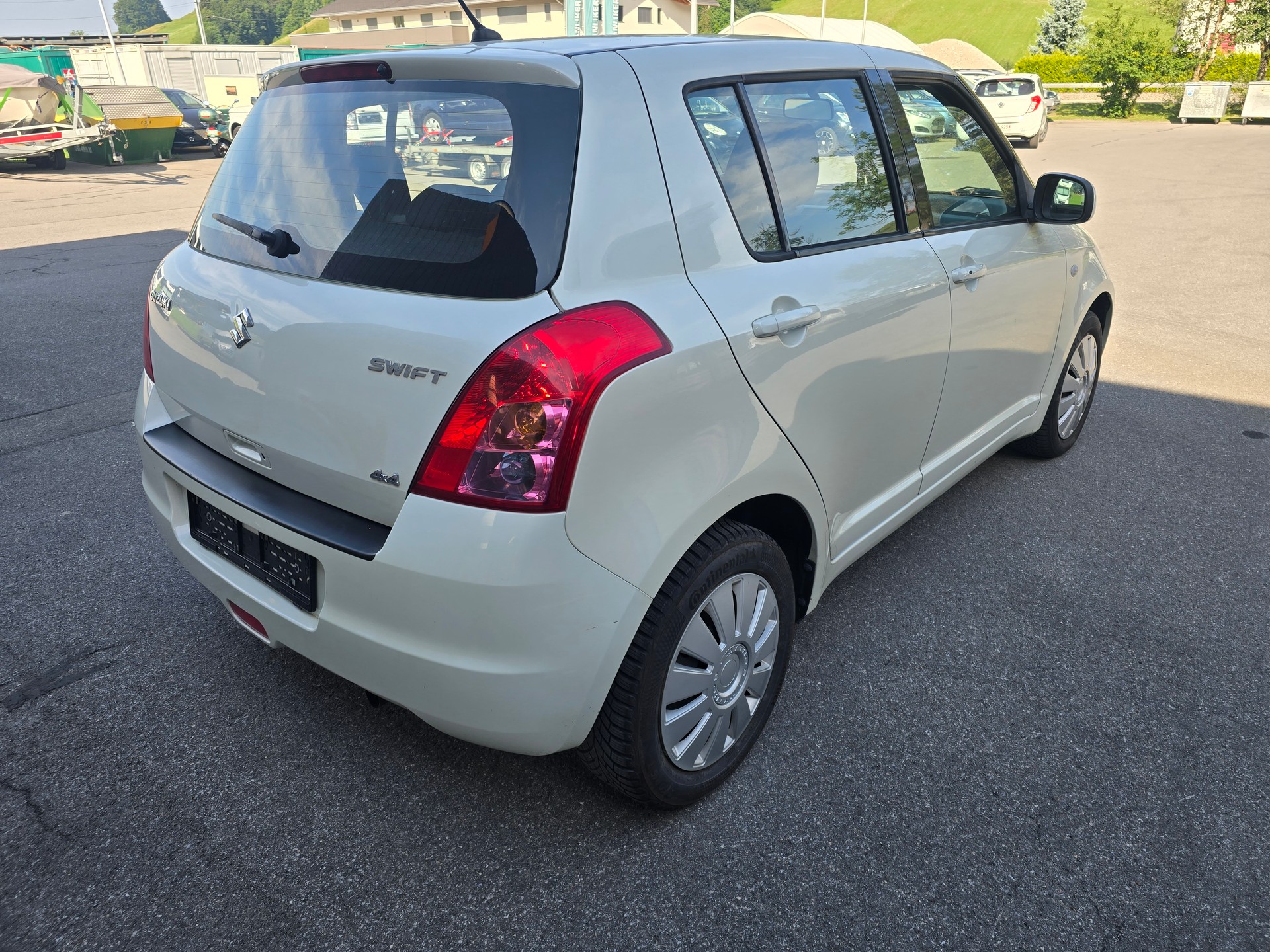 SUZUKI Swift 1.3i 16V GL Top 4x4-image-5