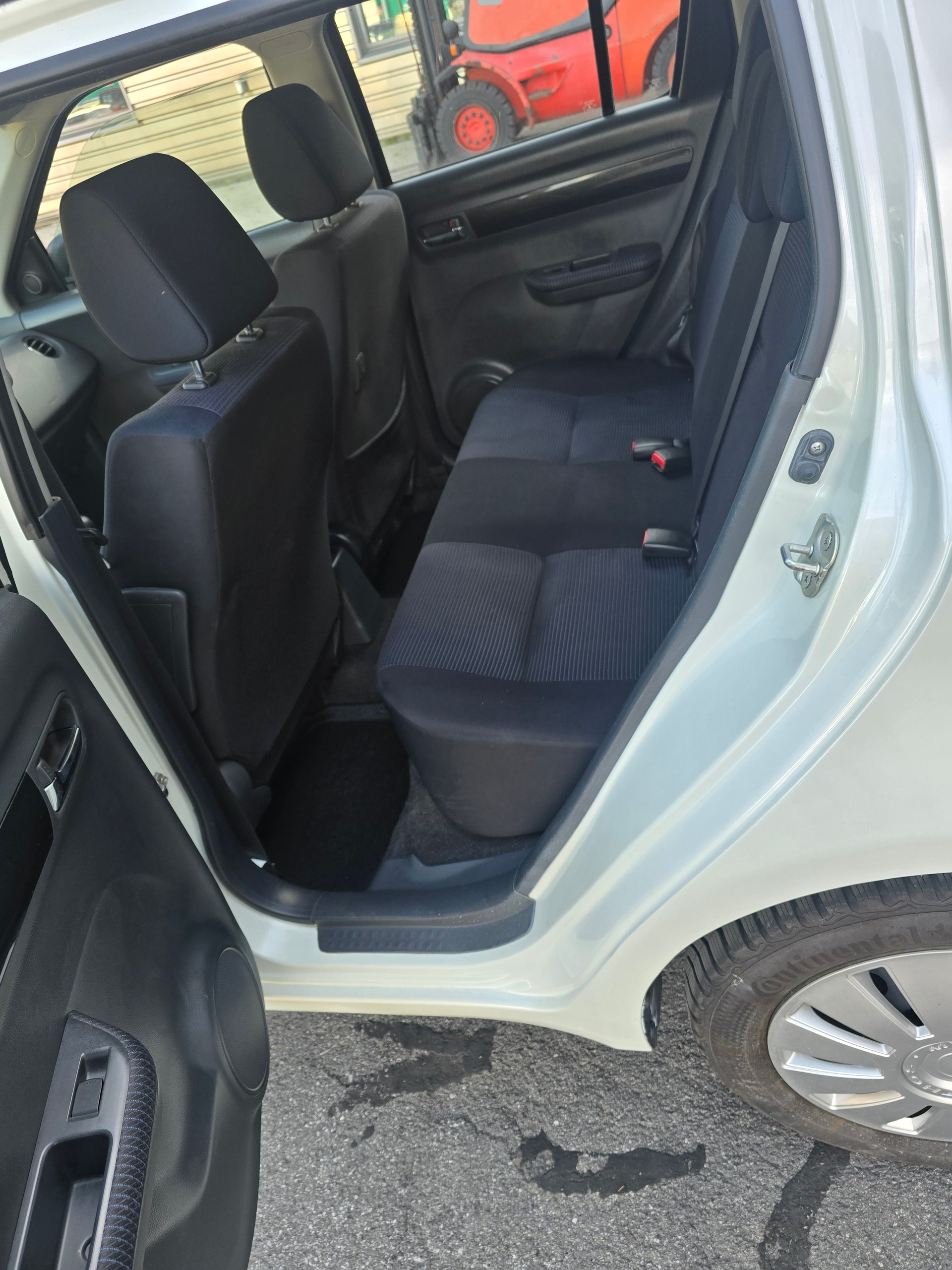 SUZUKI Swift 1.3i 16V GL Top 4x4-image-14
