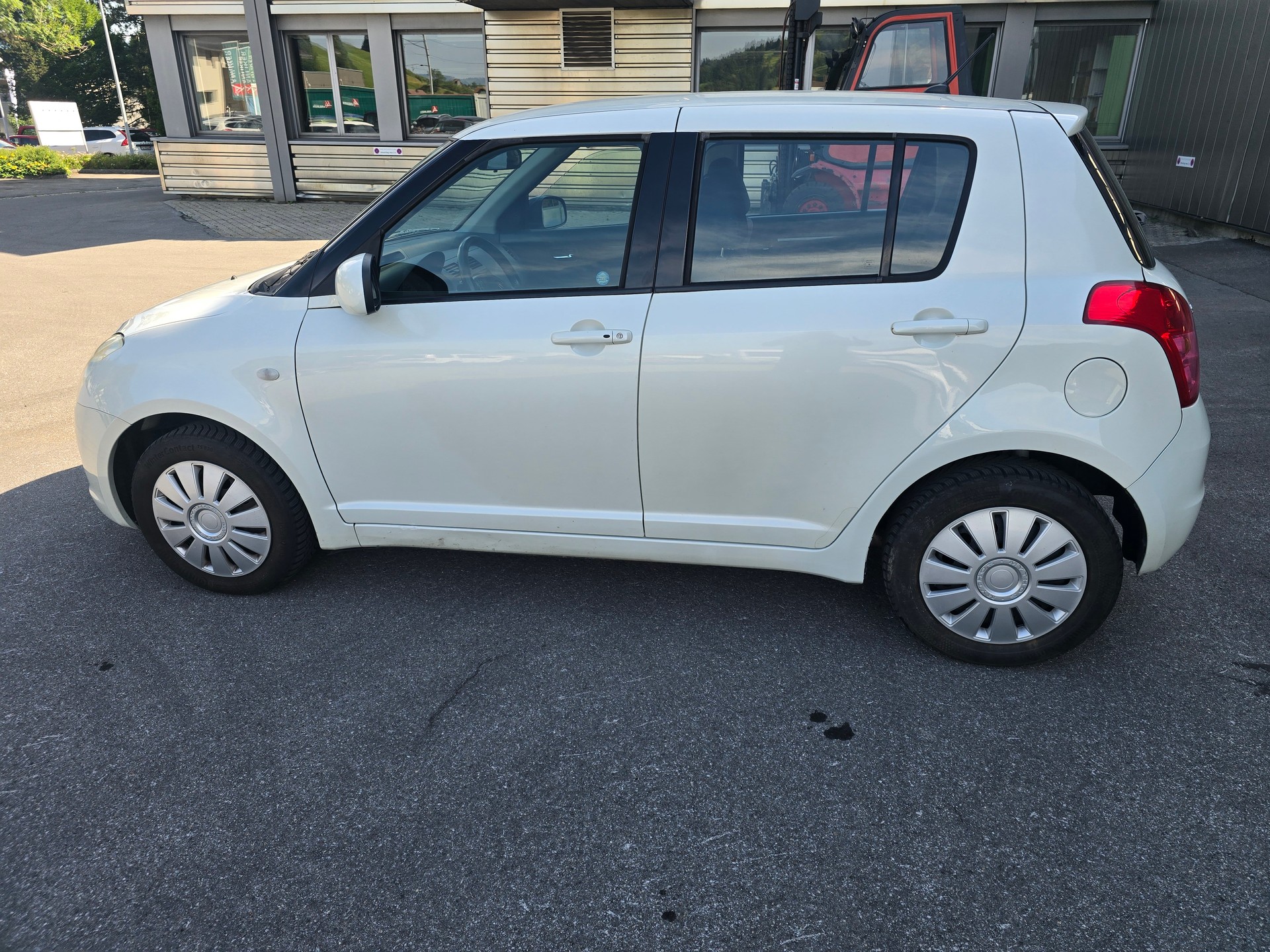 SUZUKI Swift 1.3i 16V GL Top 4x4-image-6