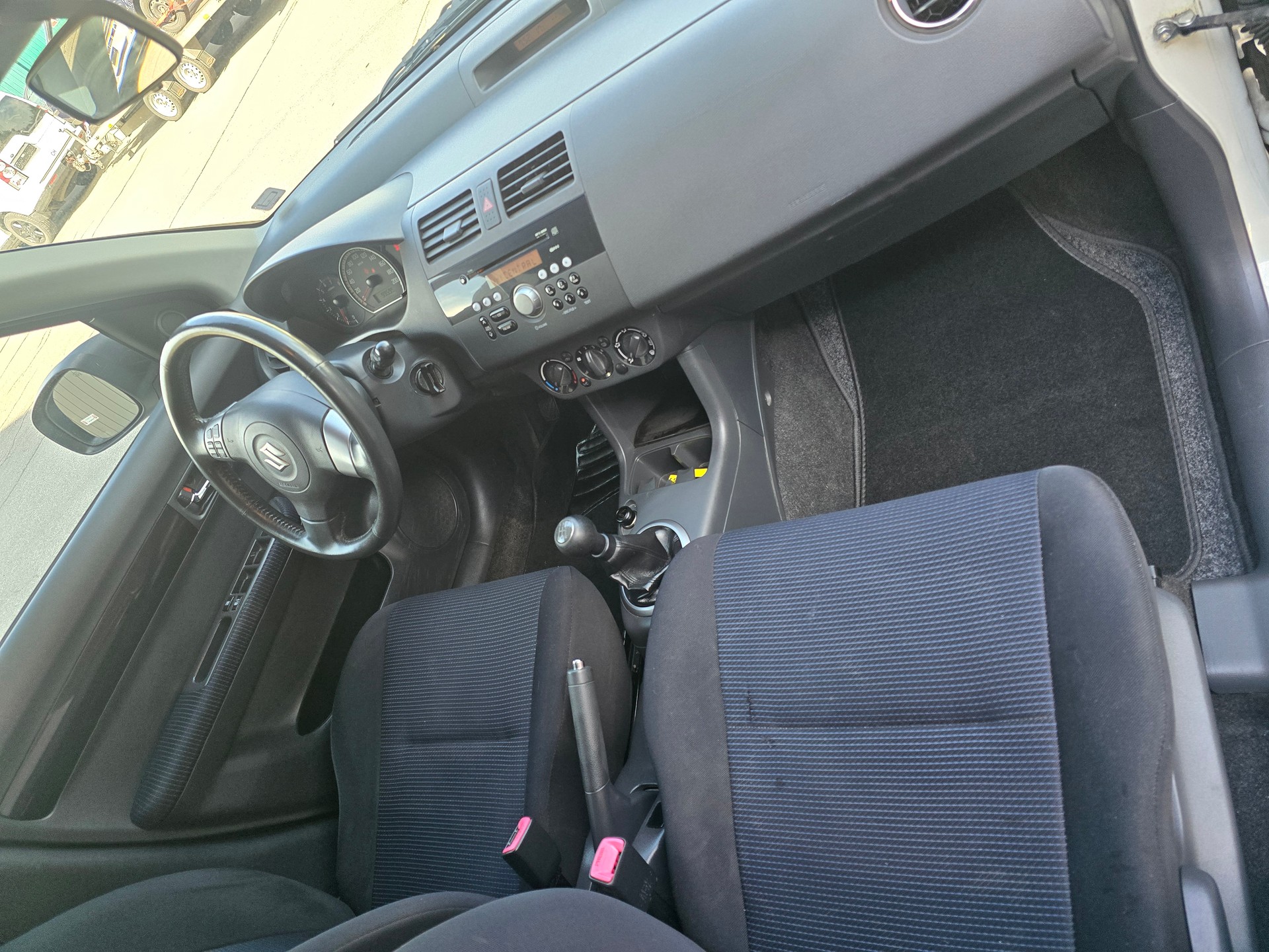 SUZUKI Swift 1.3i 16V GL Top 4x4-image-11