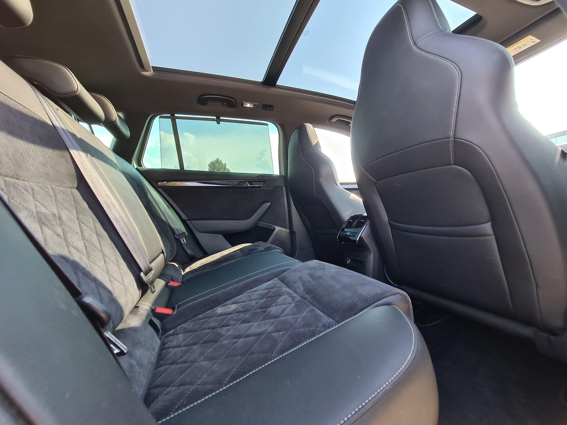 SKODA Superb Combi 2.0 TSI SportLine+ DSG 4x4-image-13