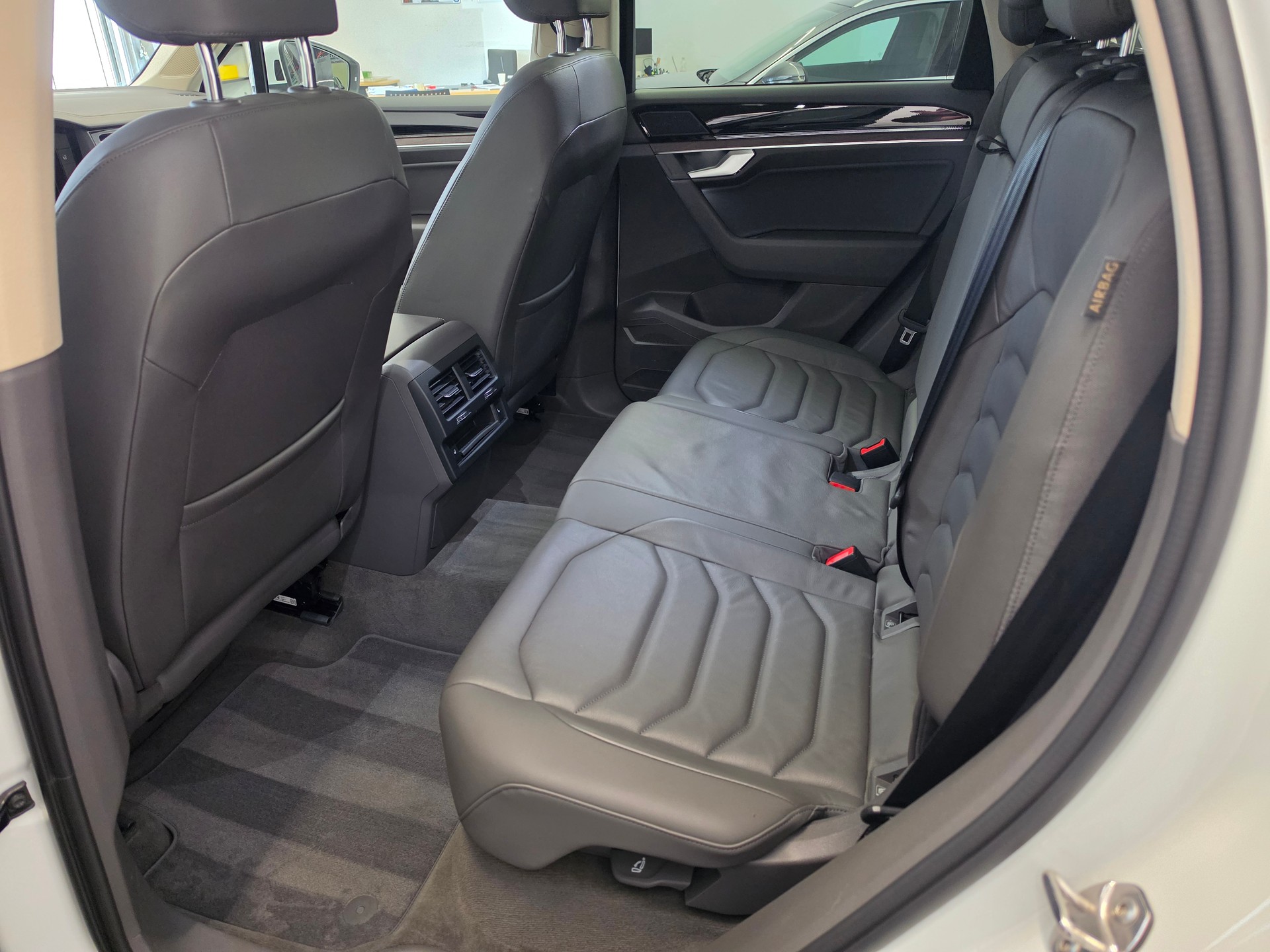VW Touareg 3.0 TDI Atmosphere R-LINE Exterieur Tiptronic-image-4