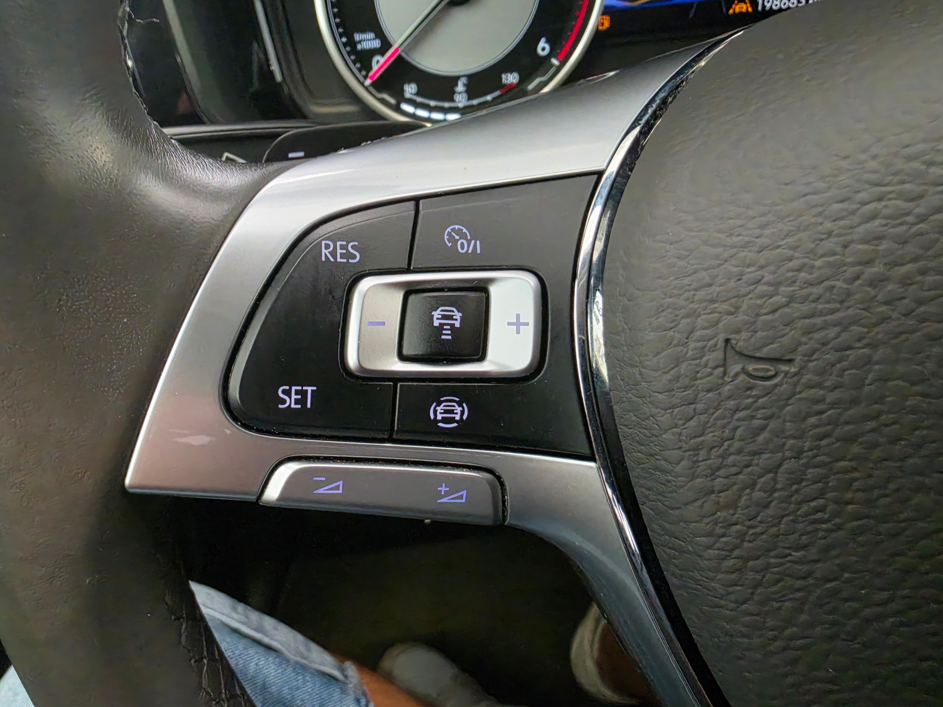 VW Touareg 3.0 TDI Atmosphere R-LINE Exterieur Tiptronic-image-13
