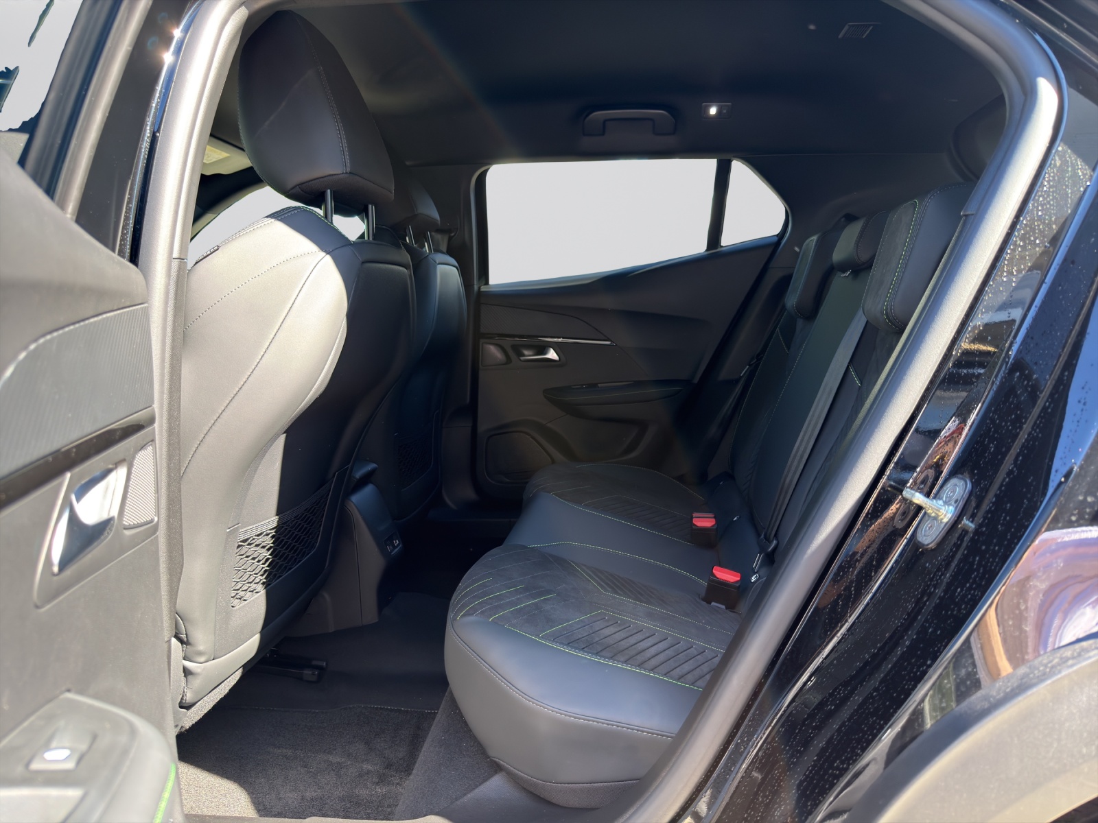 PEUGEOT 2008 NEW 1.2 Hybrid 145 GT-image-7
