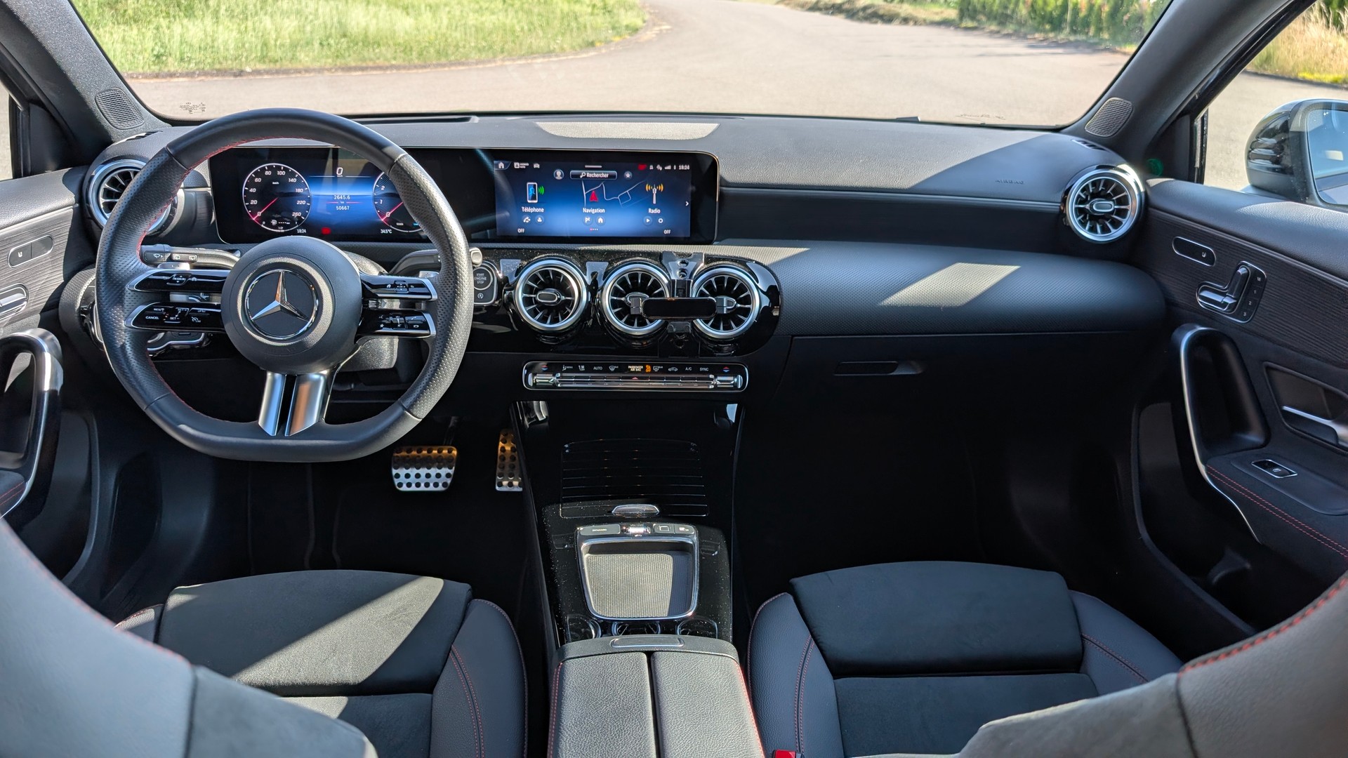 MERCEDES-BENZ A220 4Matic AMG Line Premium Plus-image-4