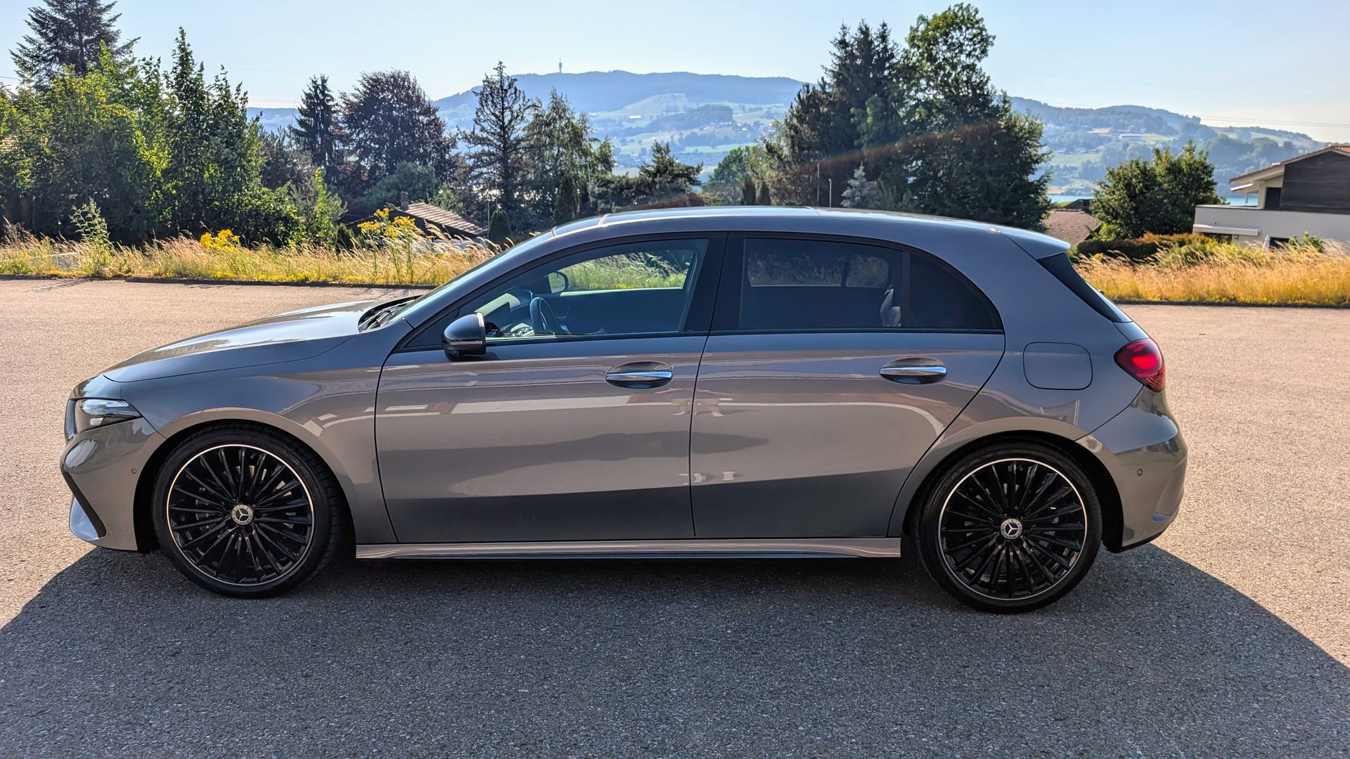 MERCEDES-BENZ A220 4Matic AMG Line Premium Plus-image-2