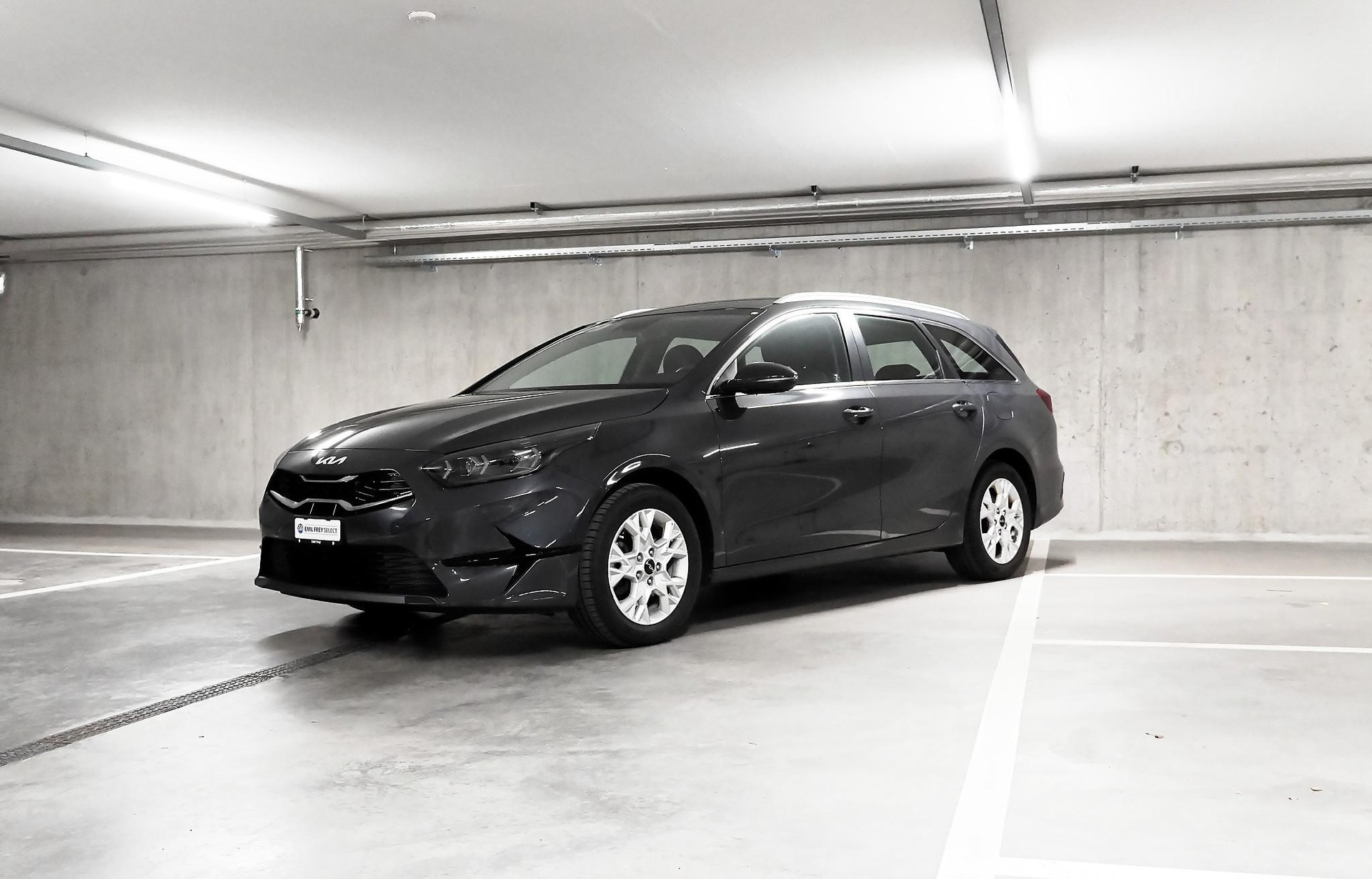 KIA Ceed SW 1.5 T-GDi Power-showroom-element-1