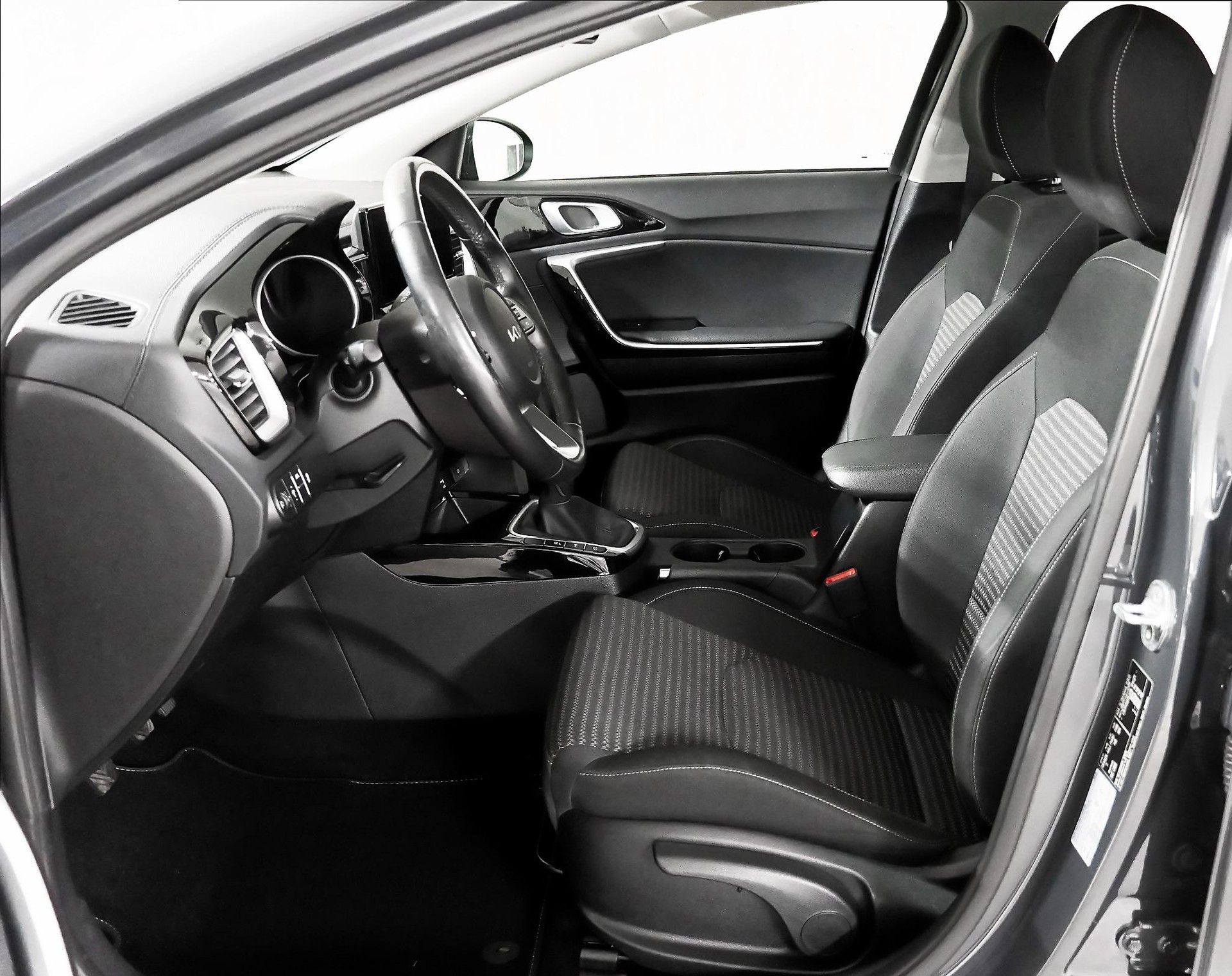 KIA Ceed SW 1.5 T-GDi Power-showroom-element-2