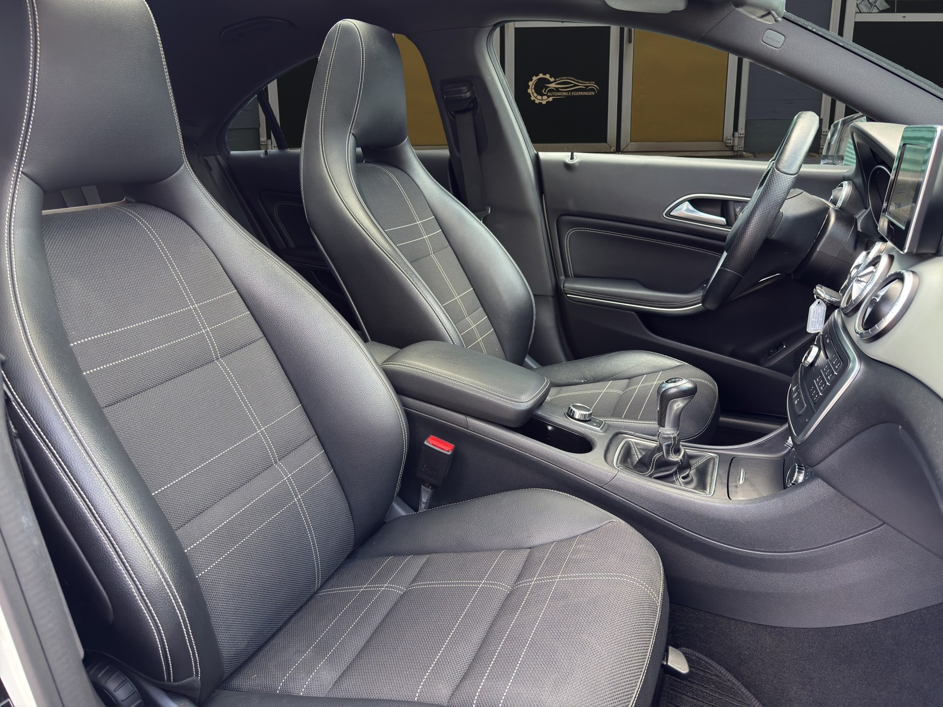 MERCEDES-BENZ CLA 200 Night Star-image-9