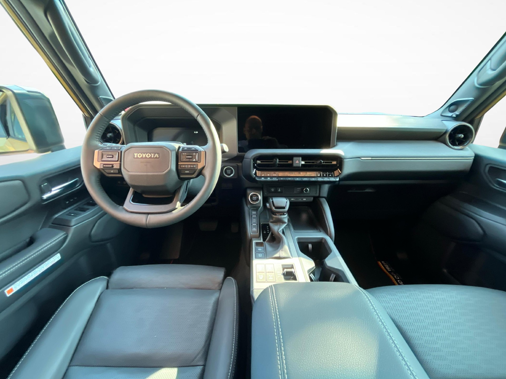 TOYOTA Land Cruiser 2.8 D 230 First Edition-image-8