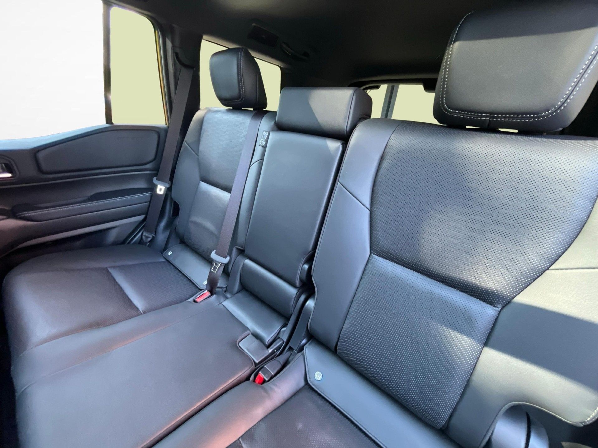 TOYOTA Land Cruiser 2.8 D 230 First Edition-image-10