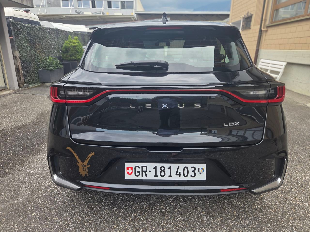 LEXUS 1.5 LBX Hybrid Elegant-image-6