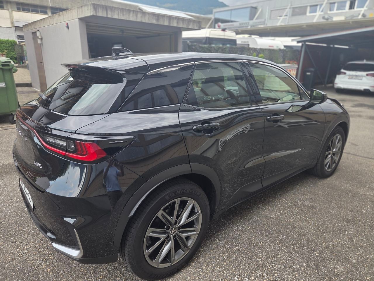 LEXUS 1.5 LBX Hybrid Elegant-image-3
