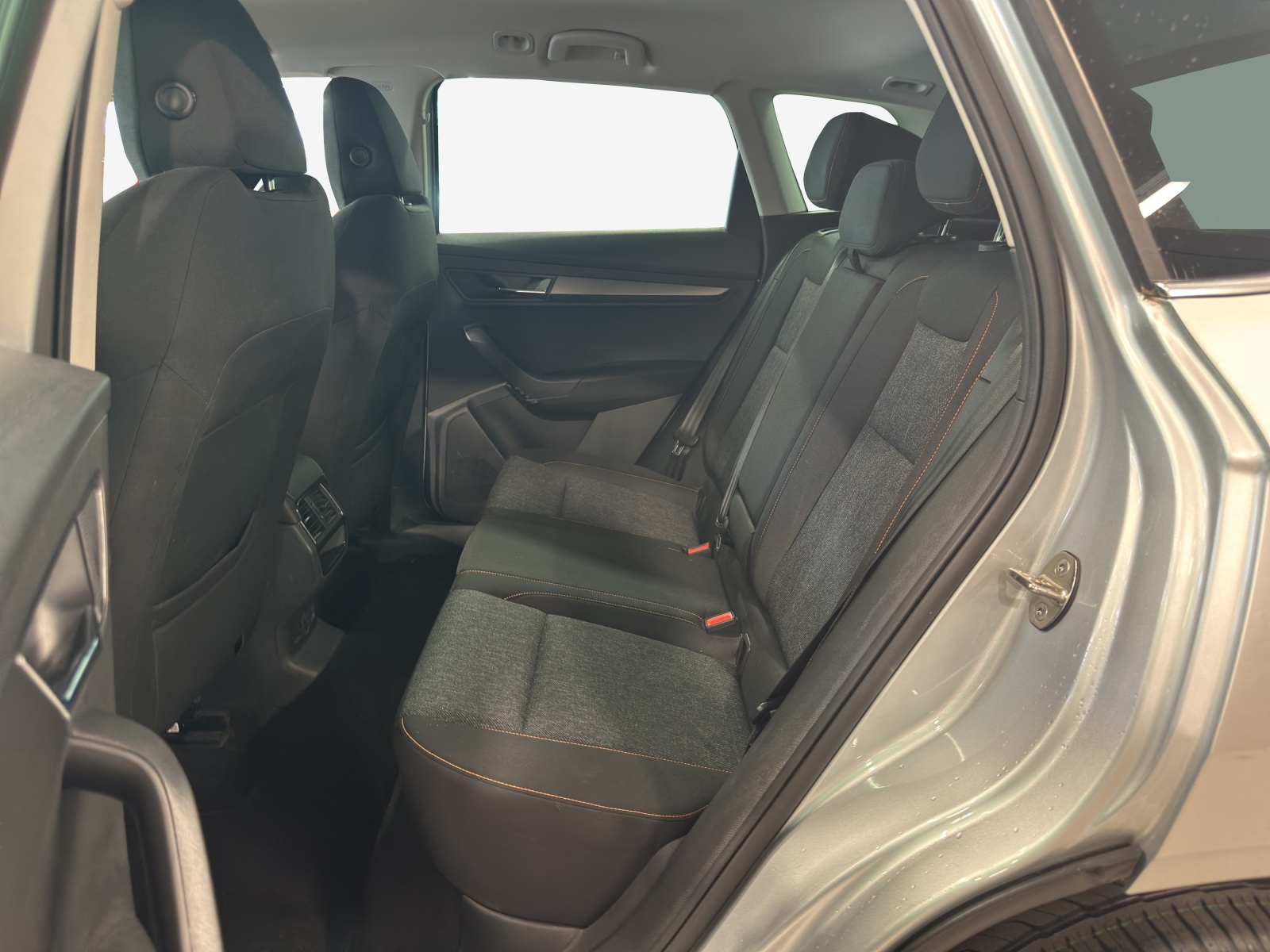 SKODA Karoq 2.0 TDI CR Clever 4x4 DSG-image-11
