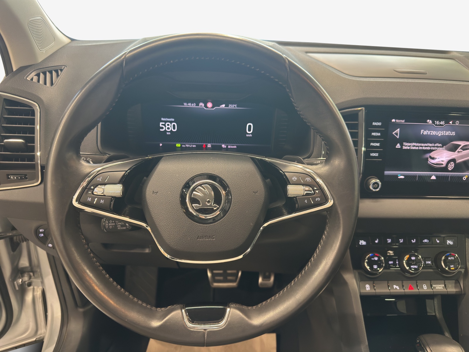 SKODA Karoq 2.0 TDI CR Clever 4x4 DSG-image-9