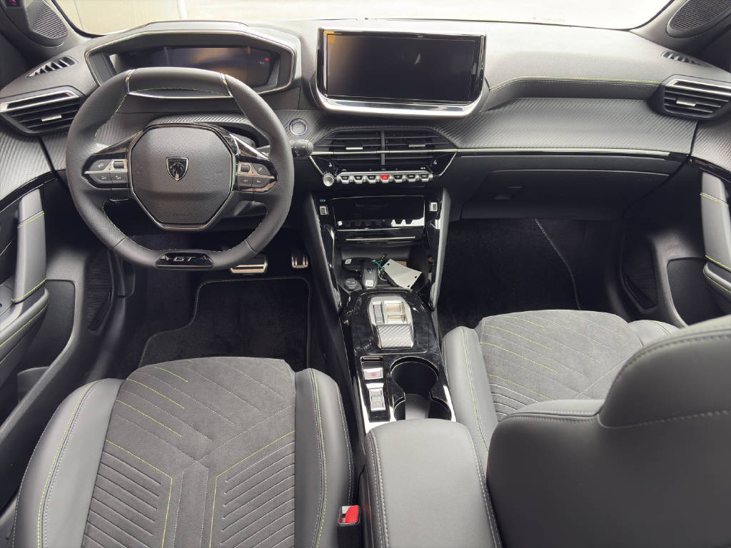 PEUGEOT 208 e-GT-image-6