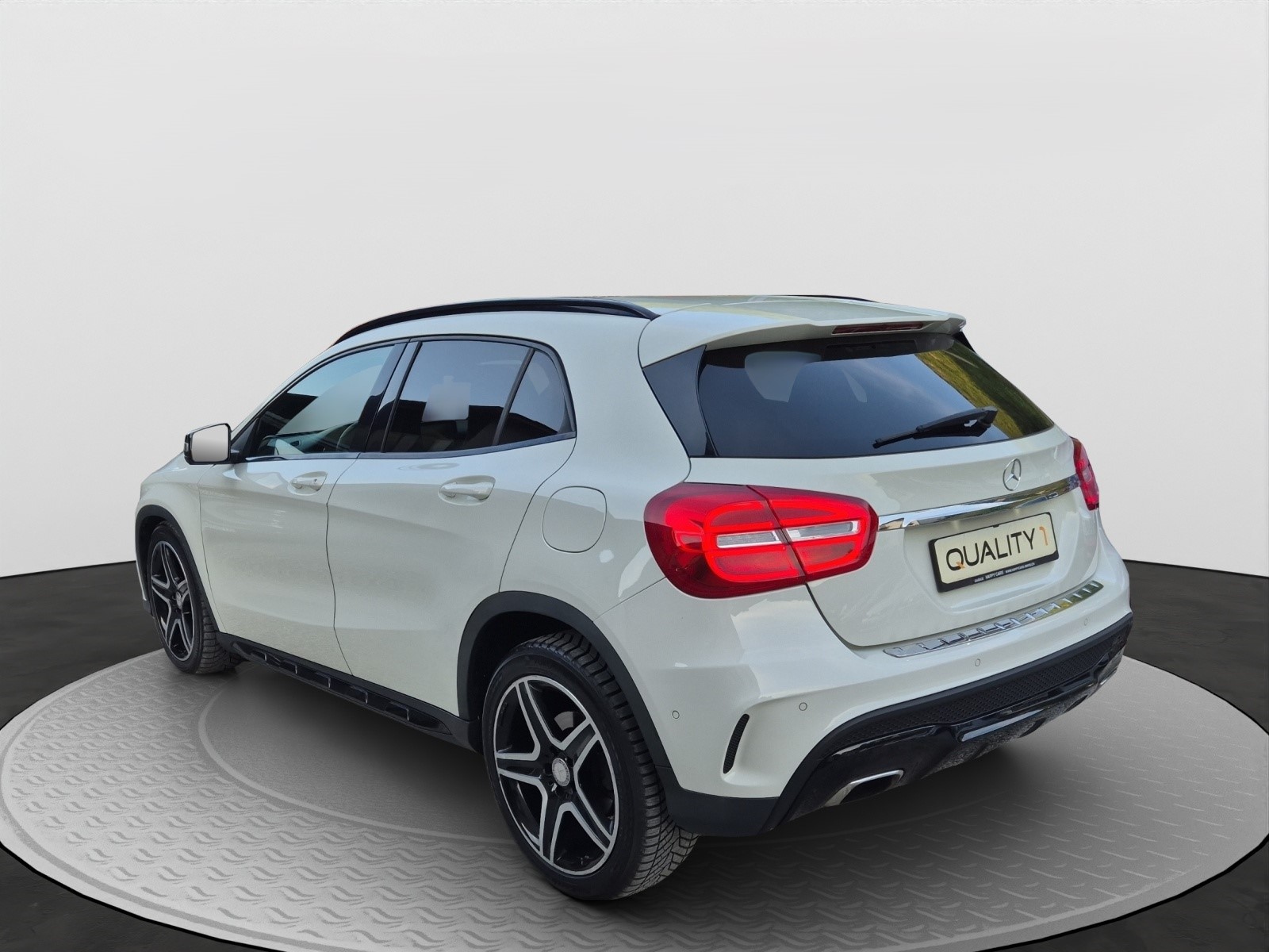 MERCEDES-BENZ GLA 250 AMG Line 4Matic 7G-DCT-image-6