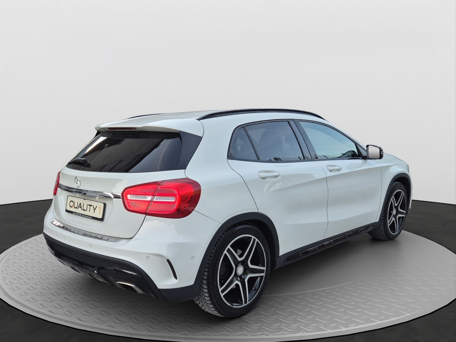 MERCEDES-BENZ GLA 250 AMG Line 4Matic 7G-DCT-image-4
