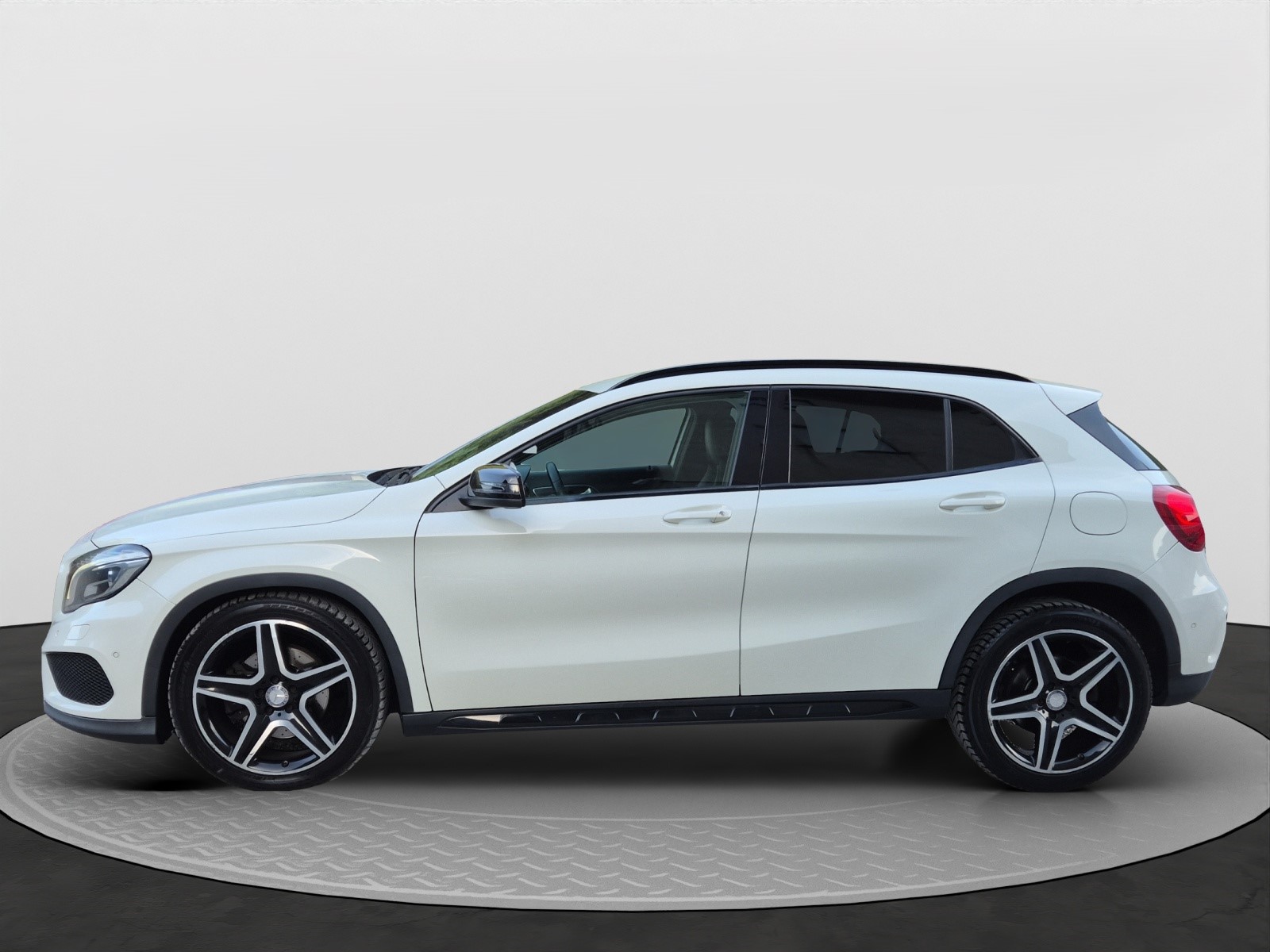 MERCEDES-BENZ GLA 250 AMG Line 4Matic 7G-DCT-image-7