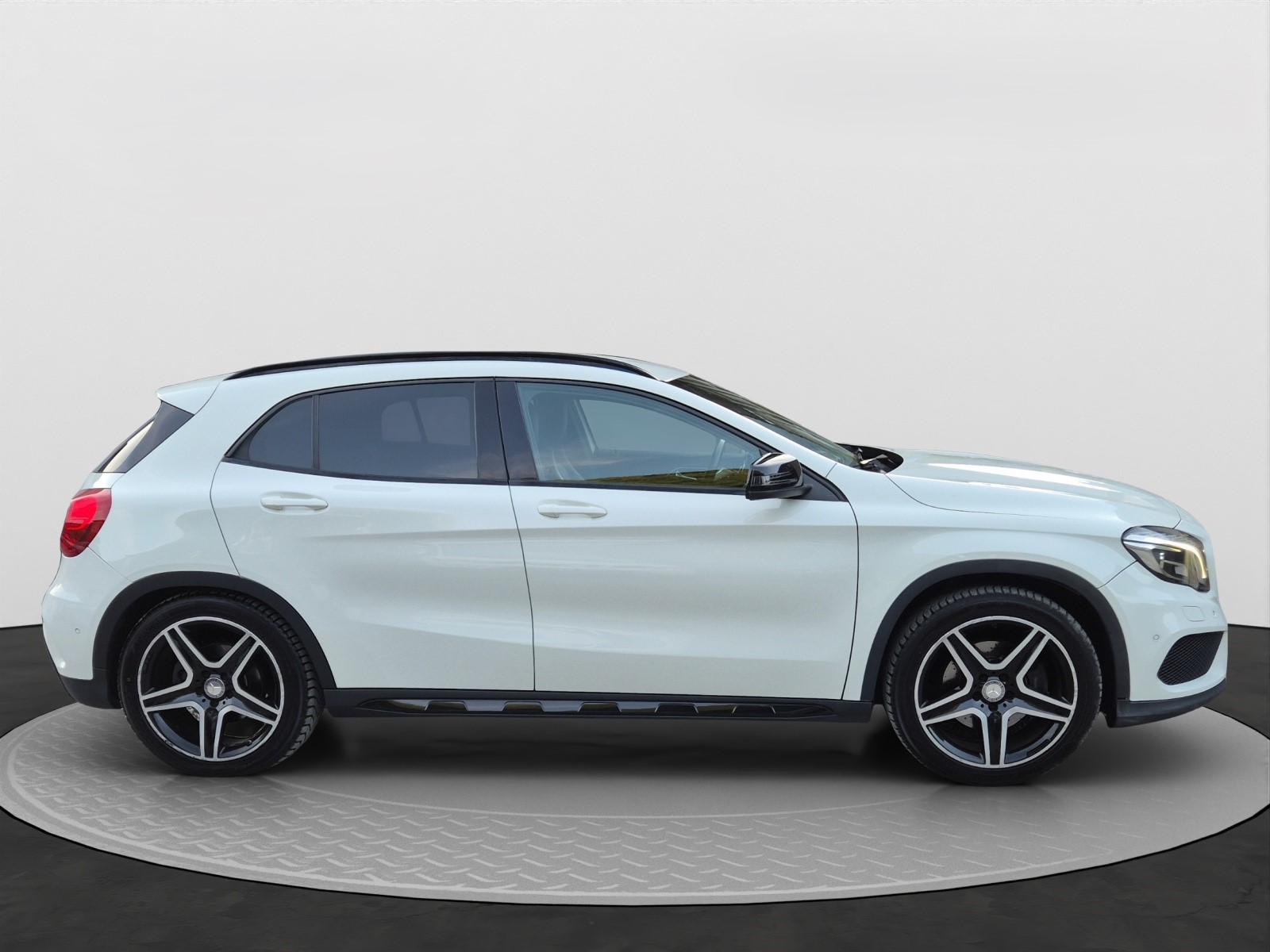 MERCEDES-BENZ GLA 250 AMG Line 4Matic 7G-DCT-image-3