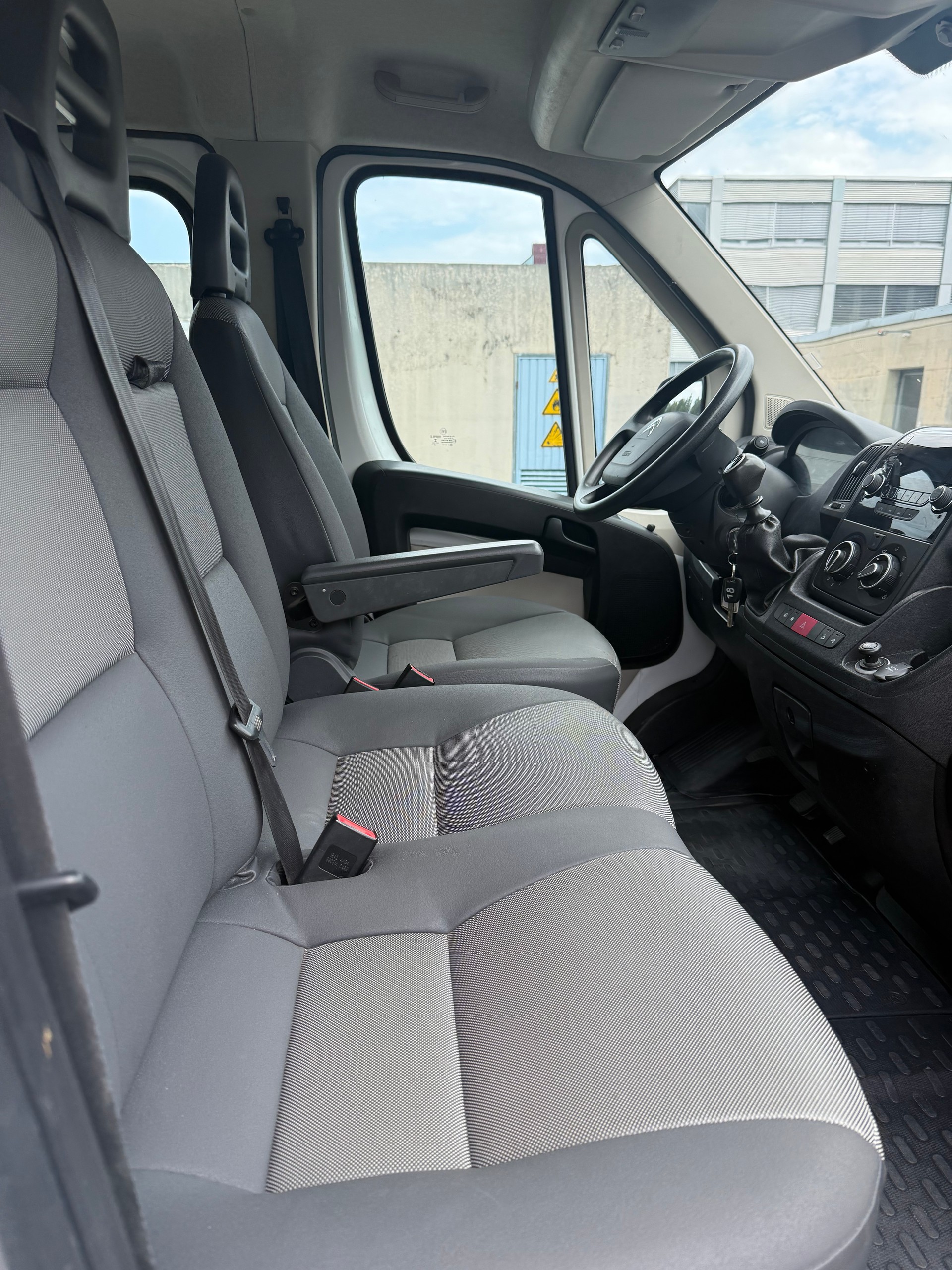 CITROEN Jumper 35+ 2.0 BlueHDi 160 Attraction L4-image-7