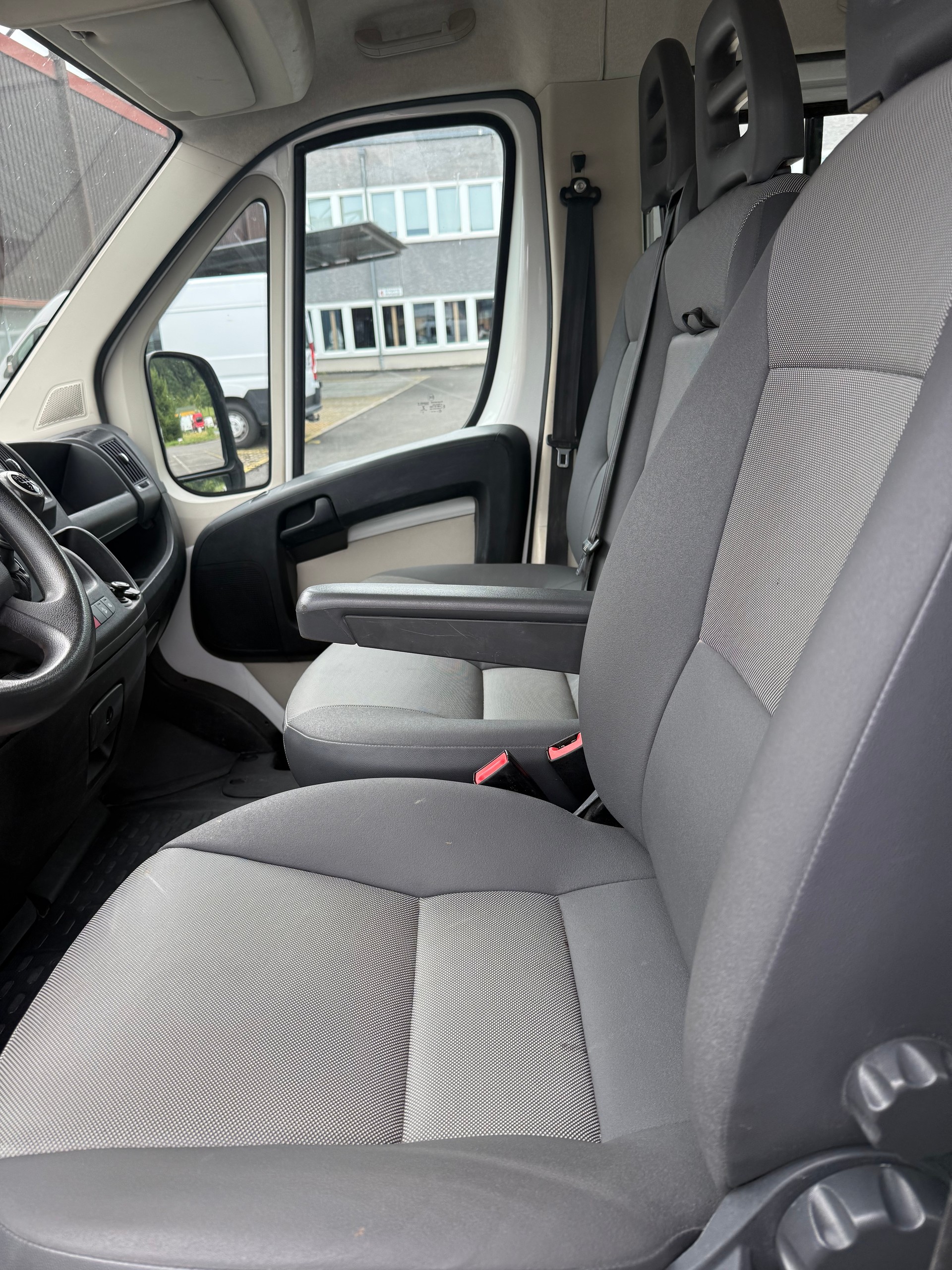 CITROEN Jumper 35+ 2.0 BlueHDi 160 Attraction L4-image-10