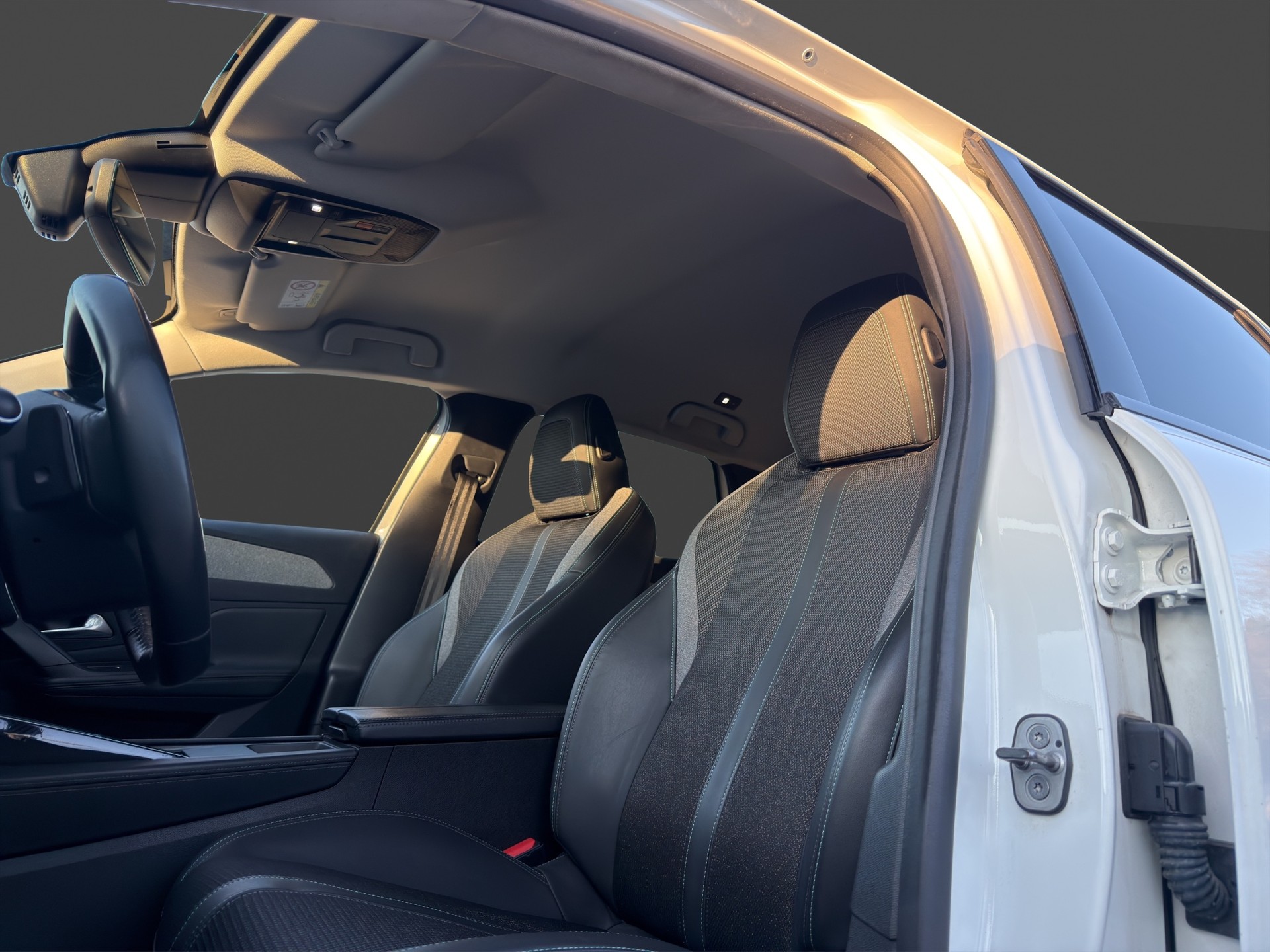 PEUGEOT 308 SW 1.5 BlueHDI Allure Pack EAT8-image-11